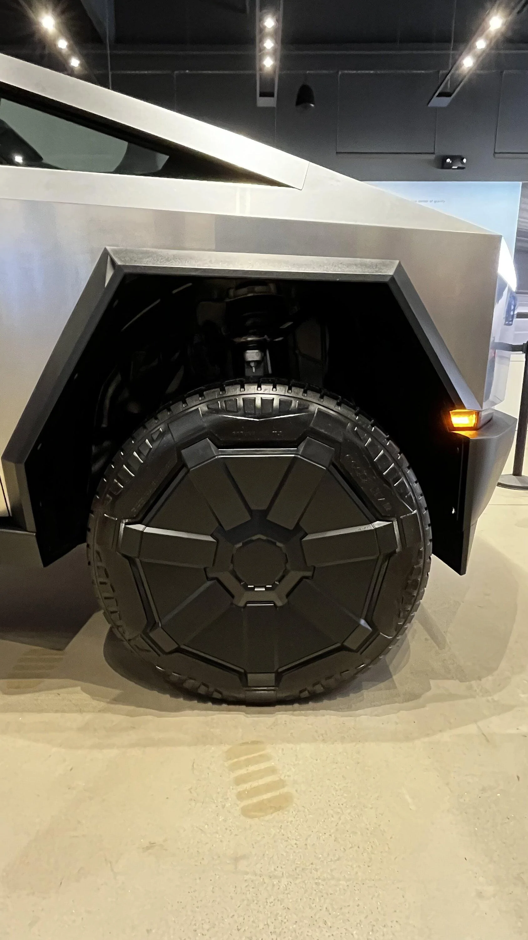 Rivian R1T R1S Saw CT in UTC Tesla Store IMG_1958