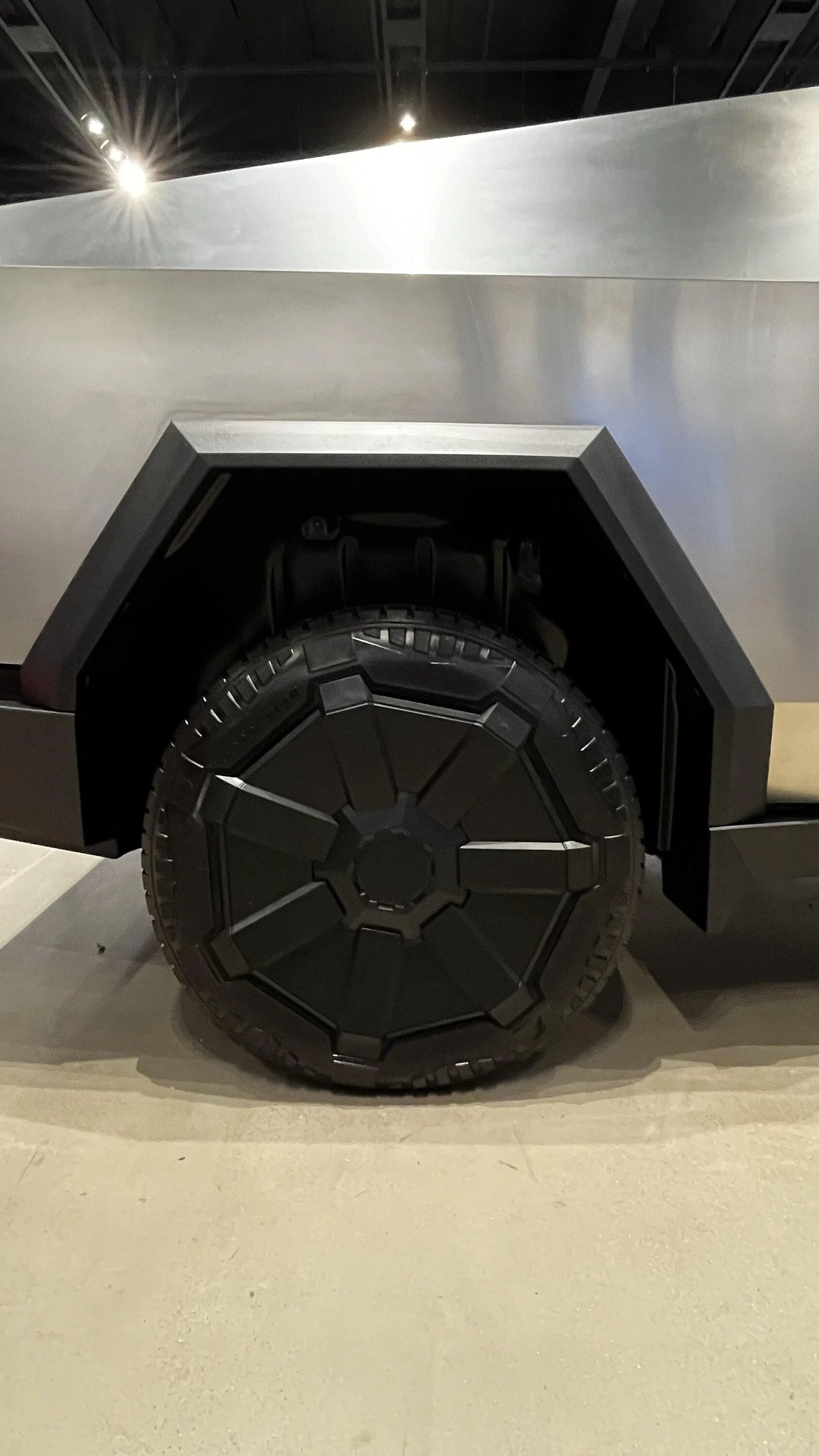 Rivian R1T R1S Saw CT in UTC Tesla Store IMG_1959