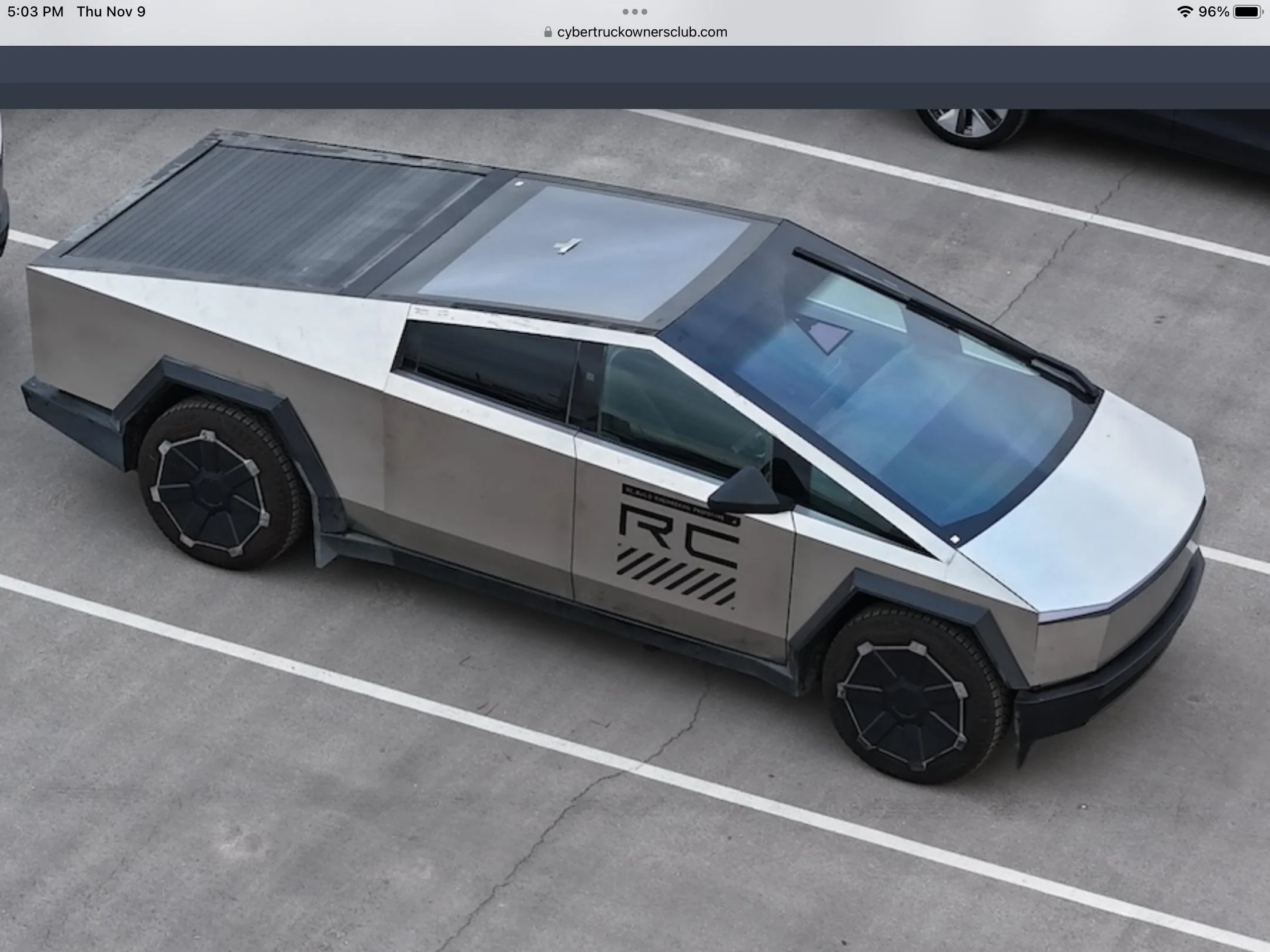 Rivian R1T R1S Saw CT in UTC Tesla Store 364073F4-8D05-497D-B4C1-278223659278