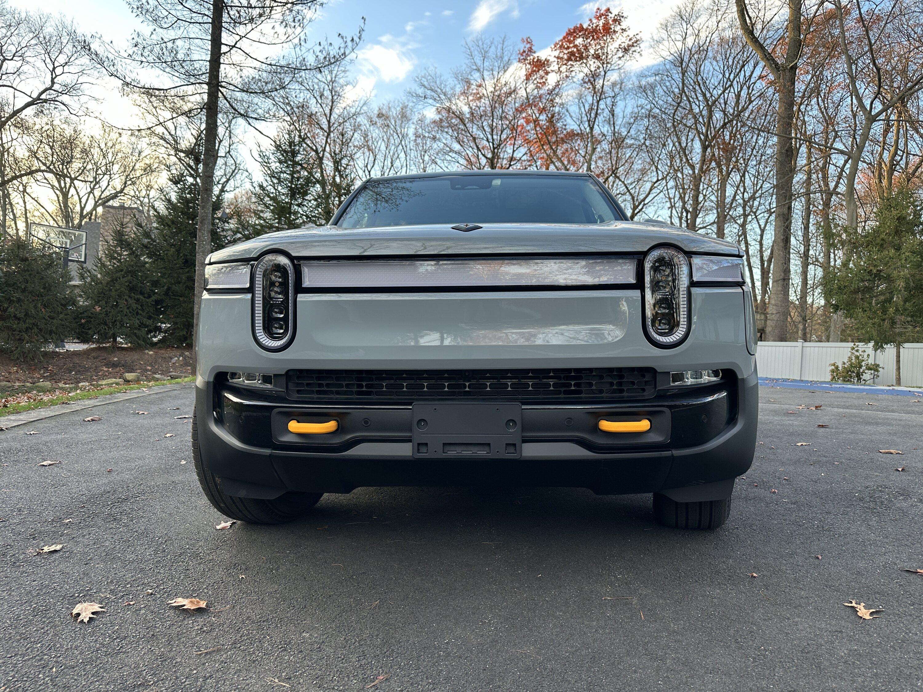 Rivian R1T R1S My Limestone OC R1S with: chrome-delete/powder-coated 21s, CarPlay screen/hi-def dashcam and misc. accessories IMG_8425.JPG