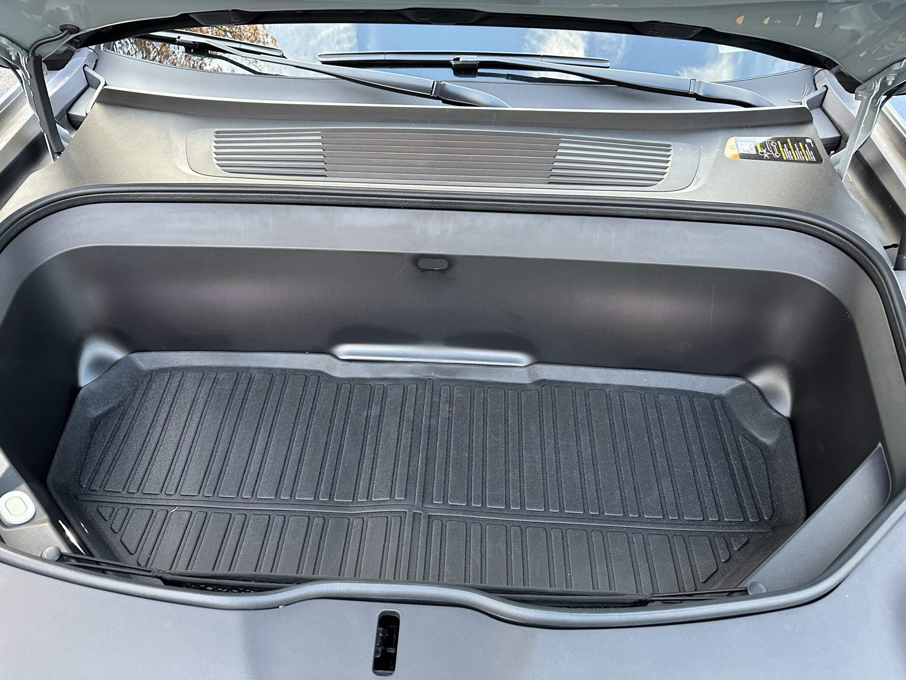 Rivian R1T R1S My Limestone OC R1S with: chrome-delete/powder-coated 21s, CarPlay screen/hi-def dashcam and misc. accessories IMG_8451.JPG
