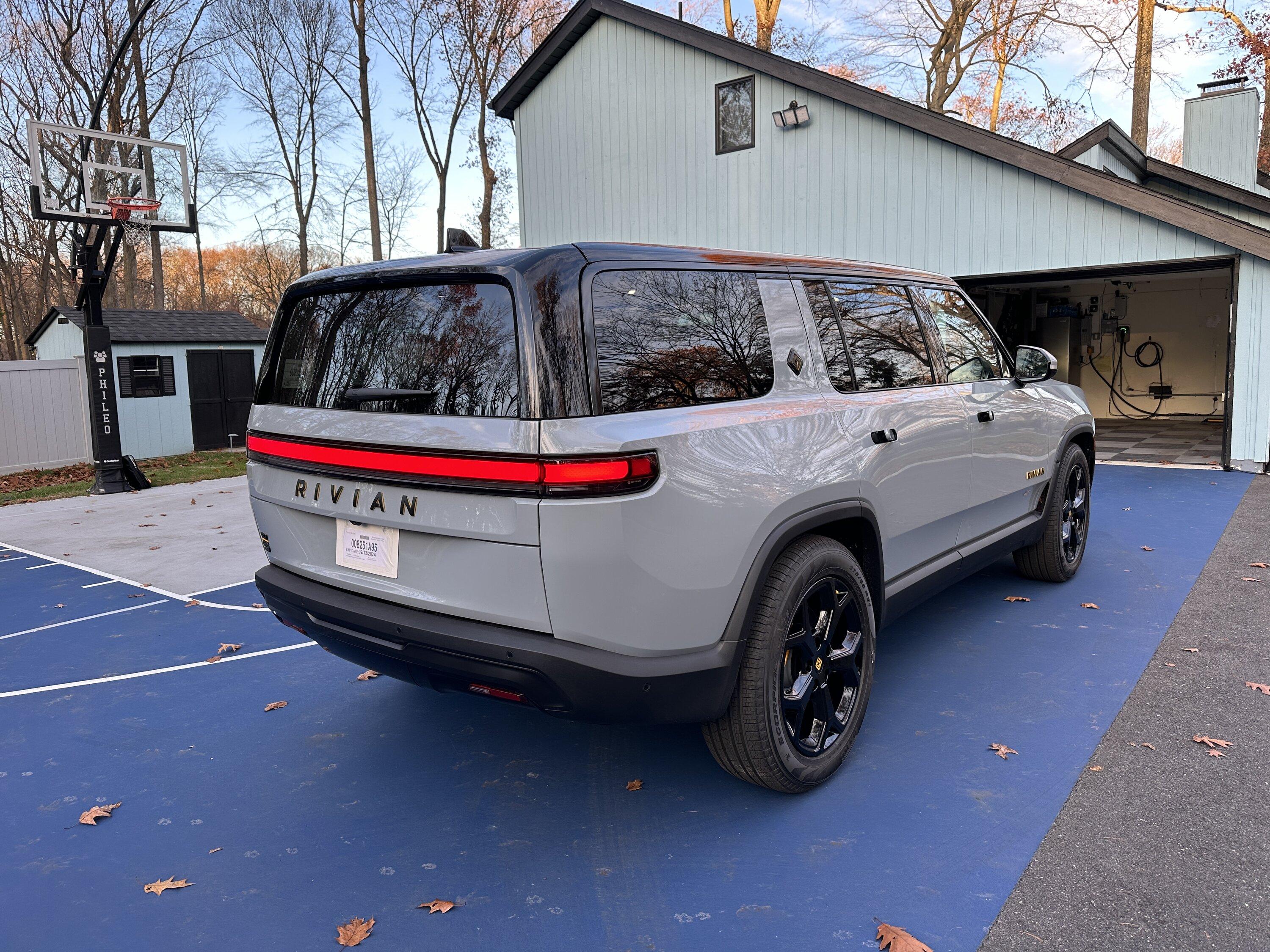 Rivian R1T R1S ? LIMESTONE R1S  Photos IMG_8439.JPG