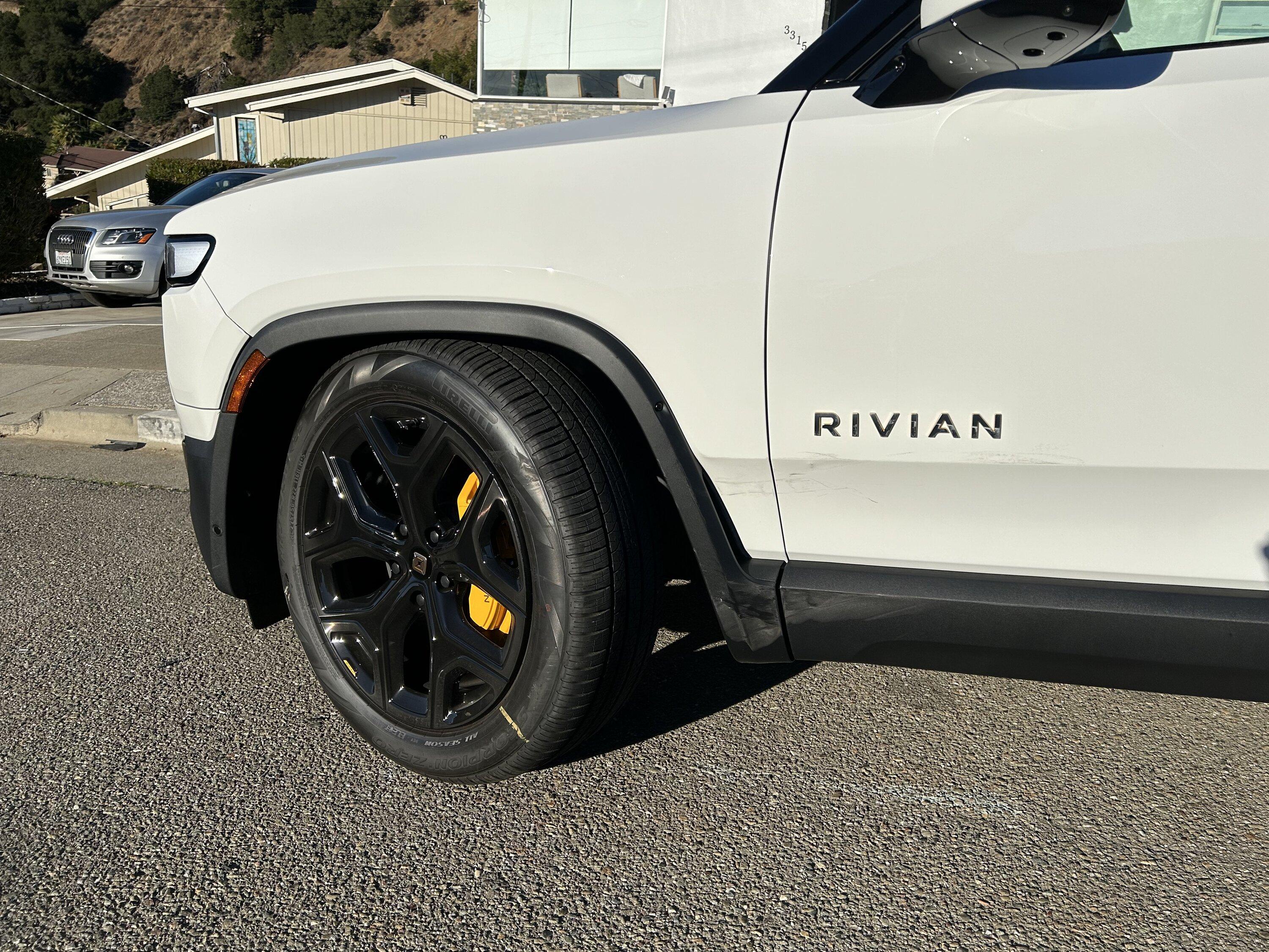 Rivian R1T R1S Thanksgiving day accident IMG_0733