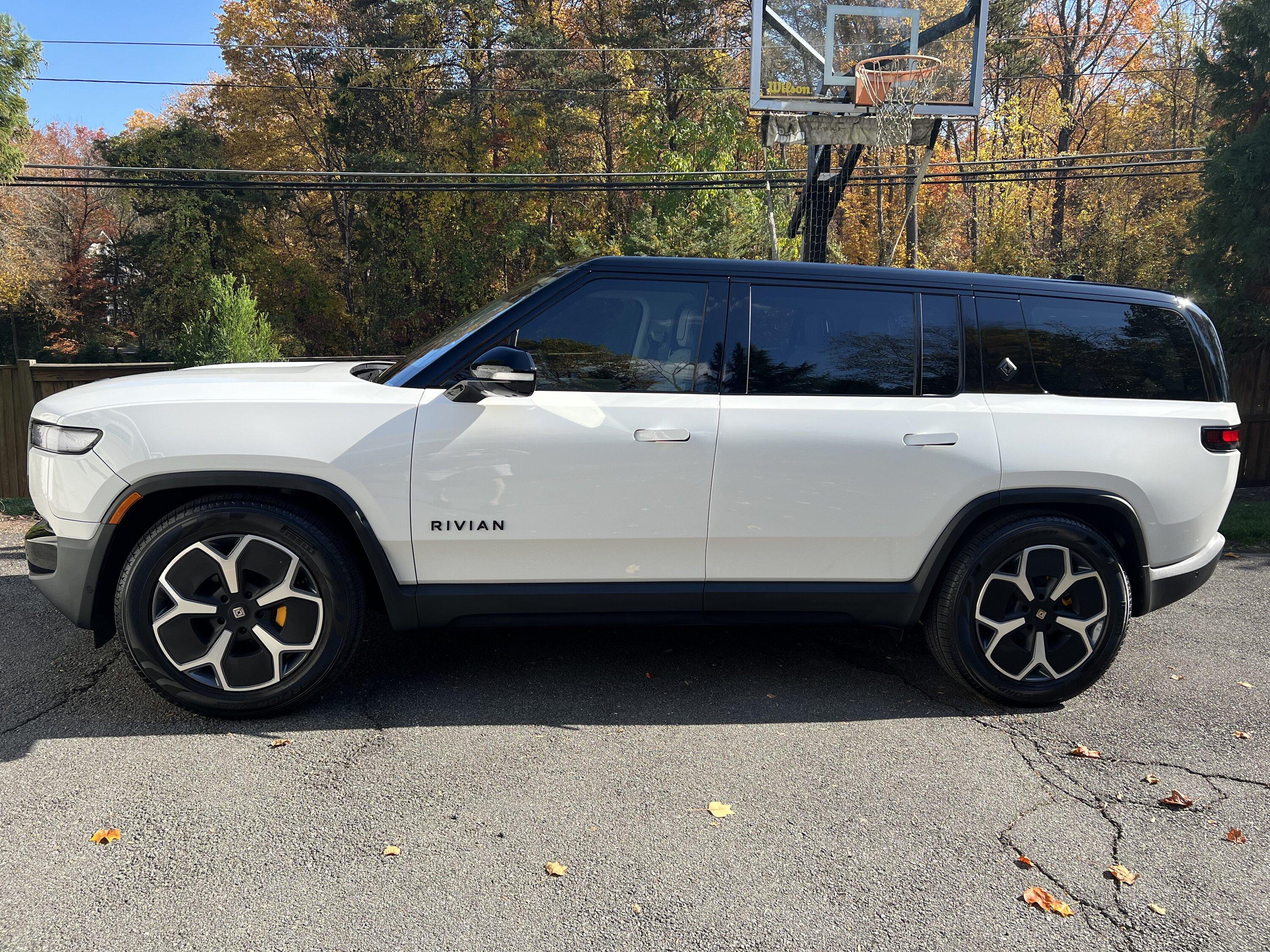 Rivian R1T R1S Anyone remove the chrome trim on the R1S? IMG_1554