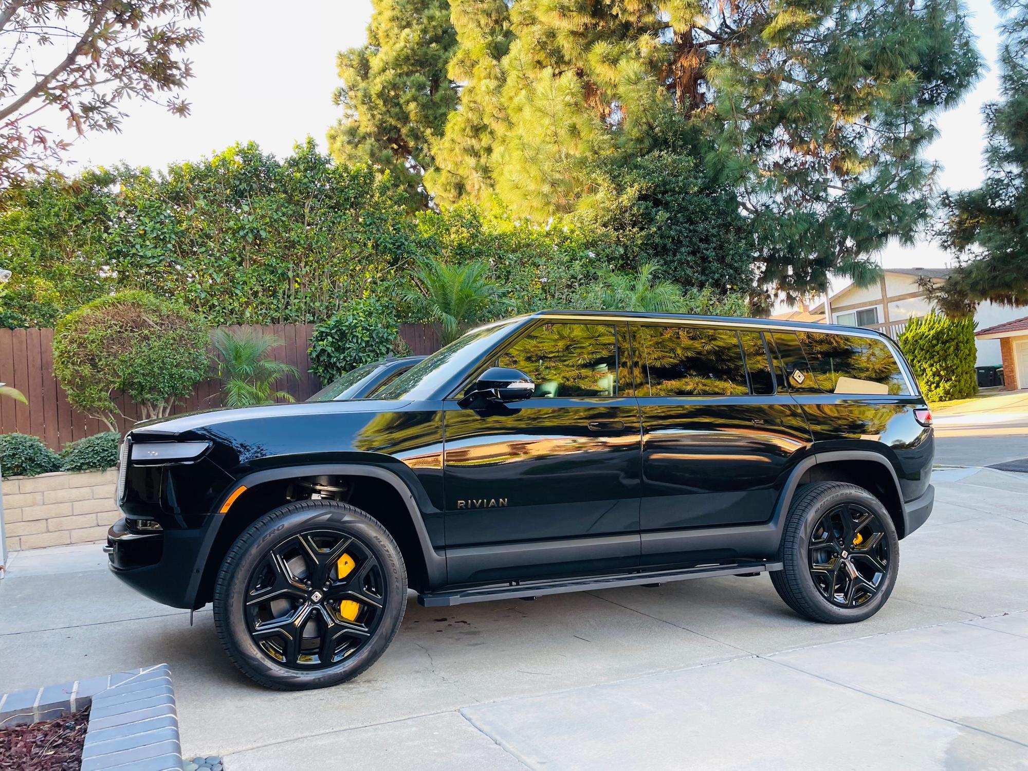 Rivian R1T R1S R1S running boards news ? y4eCqCk
