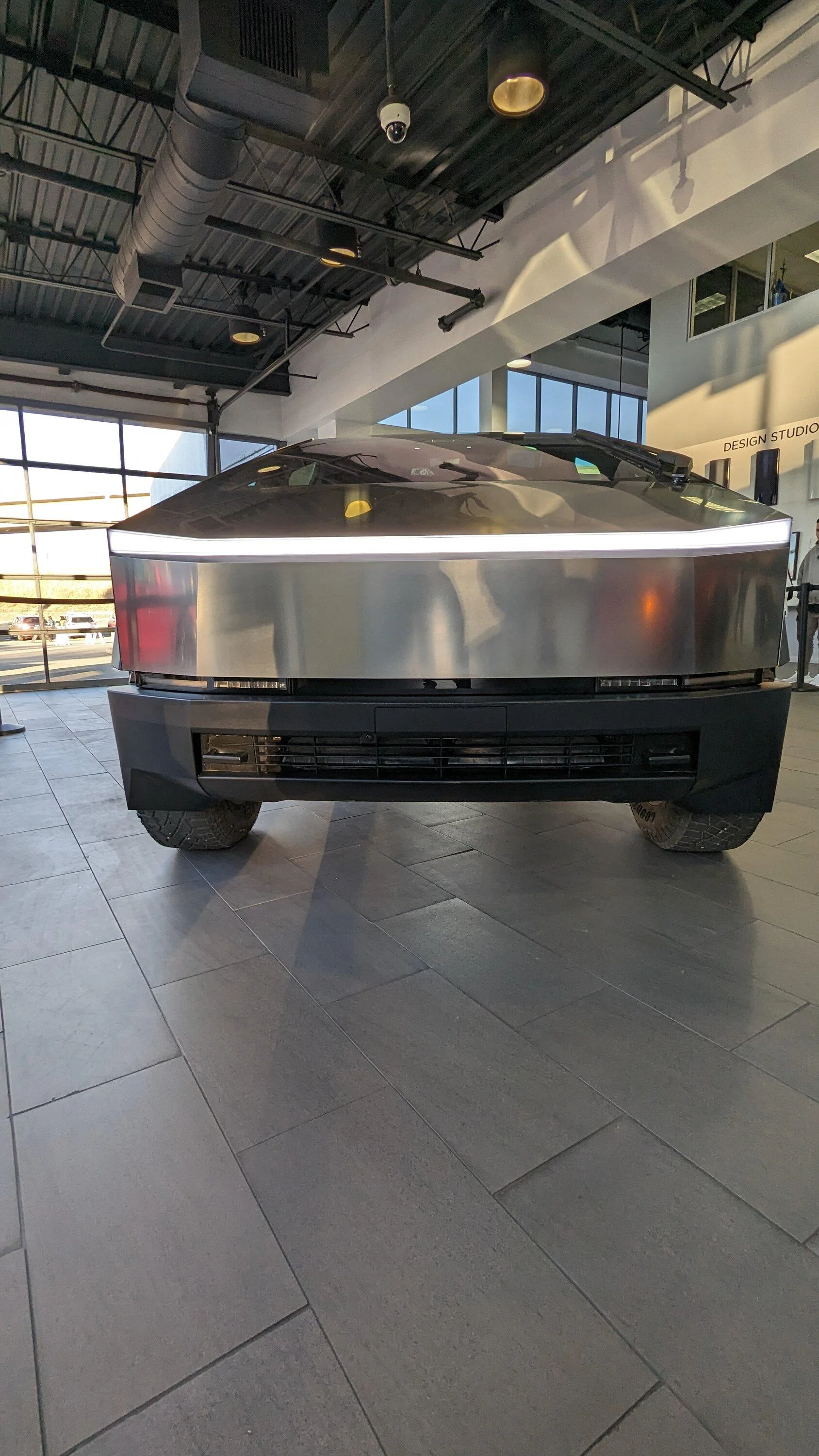 Rivian R1T R1S Saw my first Cyber Truck 1000008857