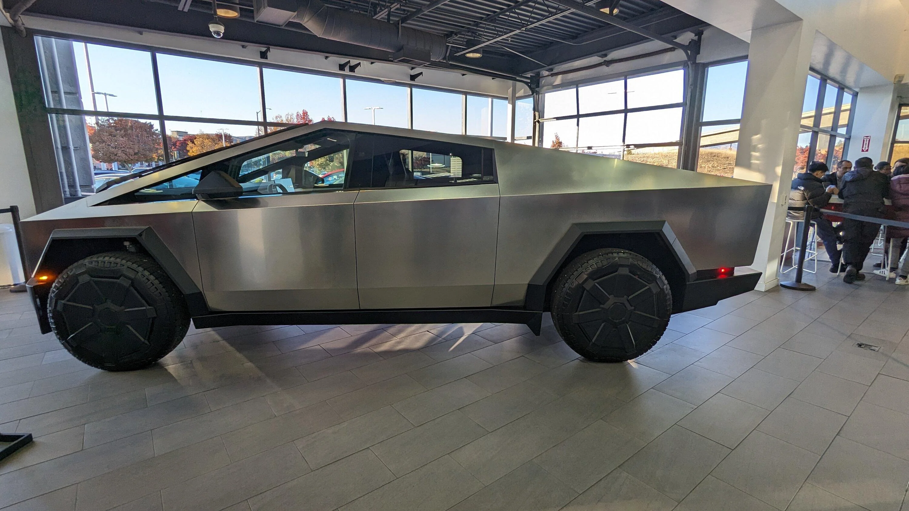 Rivian R1T R1S Saw my first Cyber Truck 1000008856