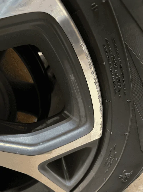 Rivian R1T R1S 21" curb rash repair 1701069355793