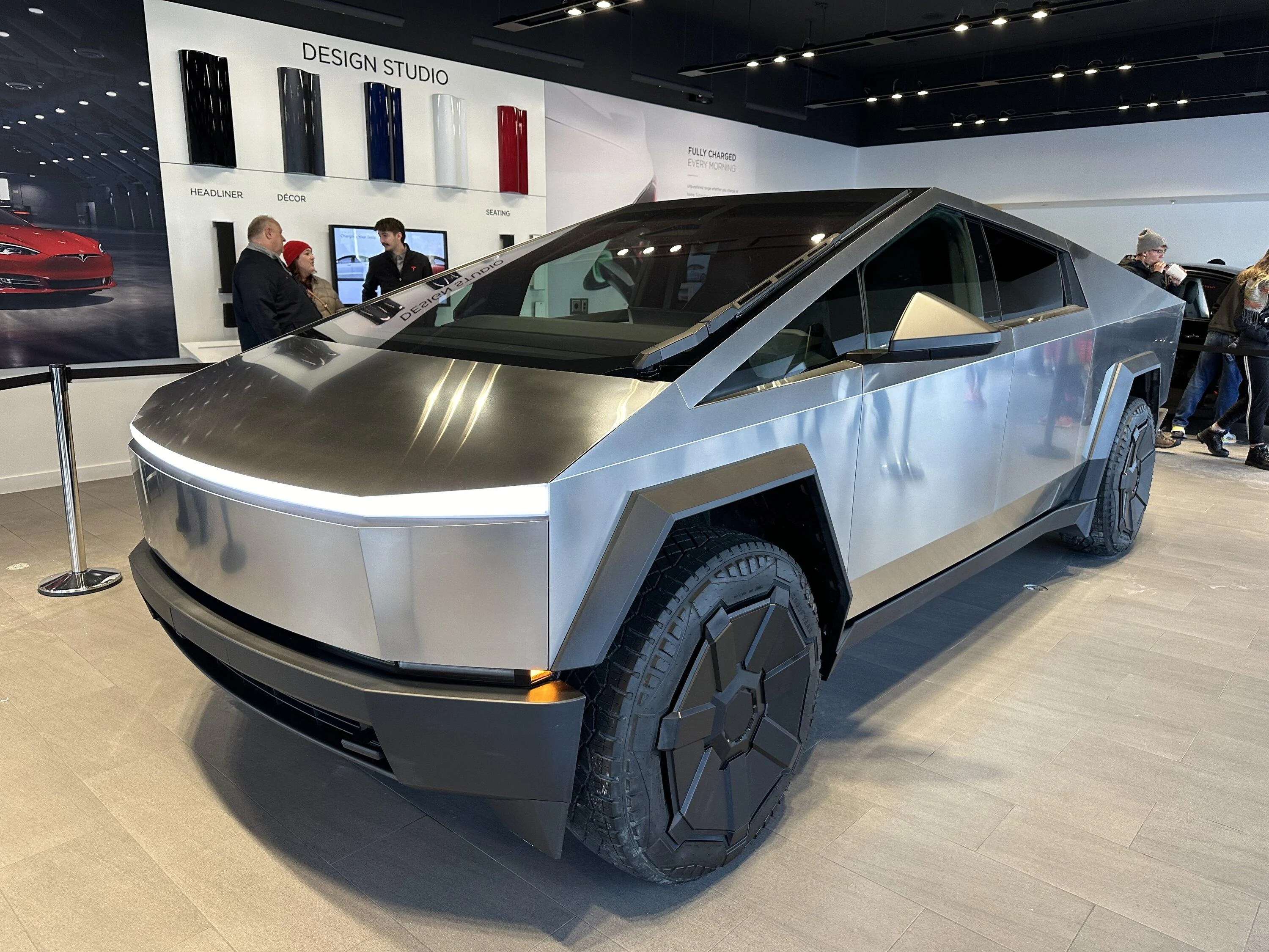 Rivian R1T R1S Saw my first Cyber Truck IMG_3491