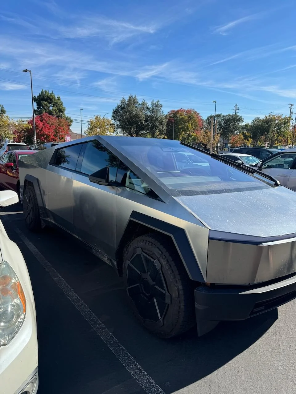 Rivian R1T R1S Saw my first Cyber Truck IMG_7048