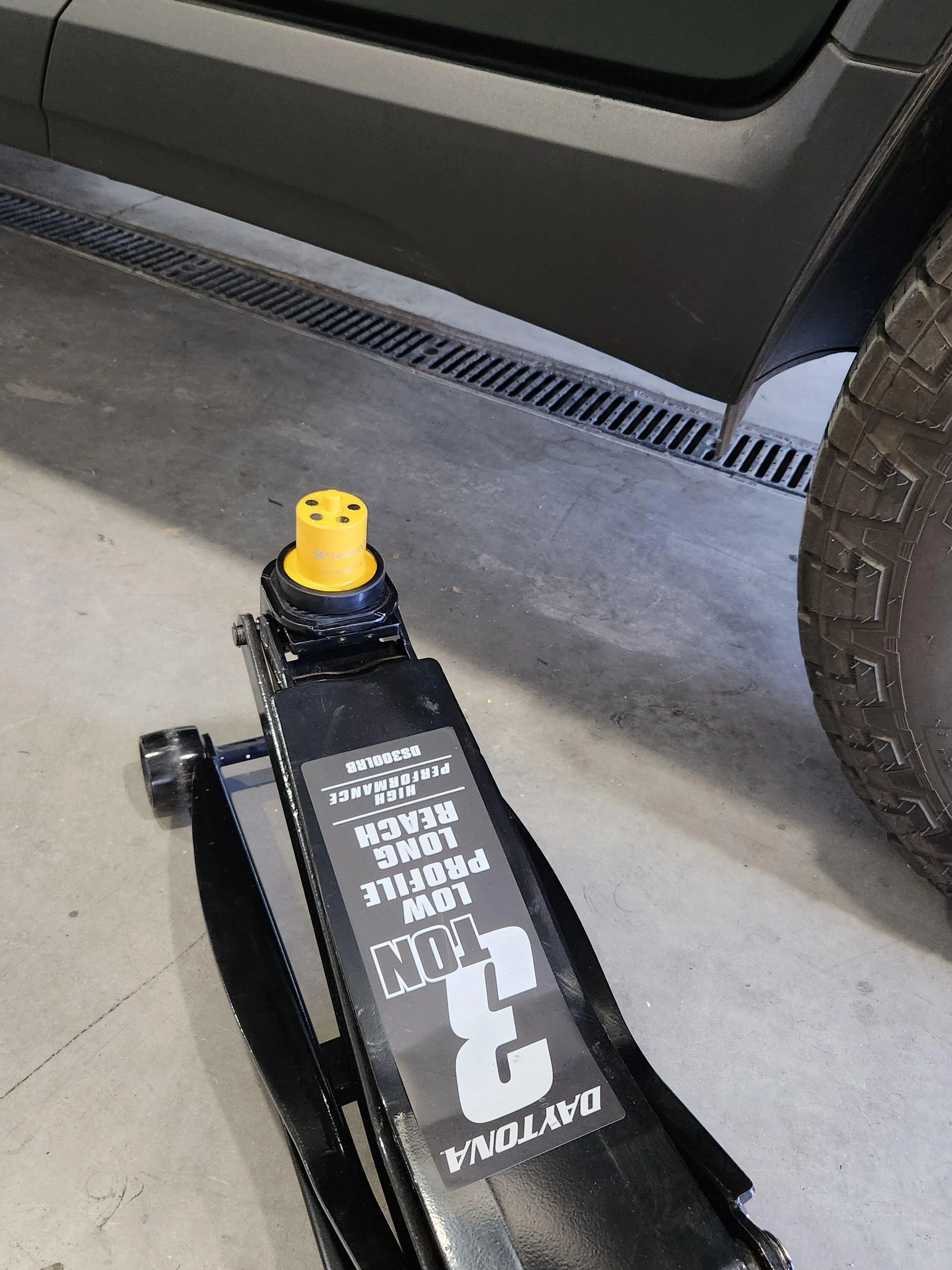 Rivian R1T R1S What jack should I use for tire rotations? 20231007_082209
