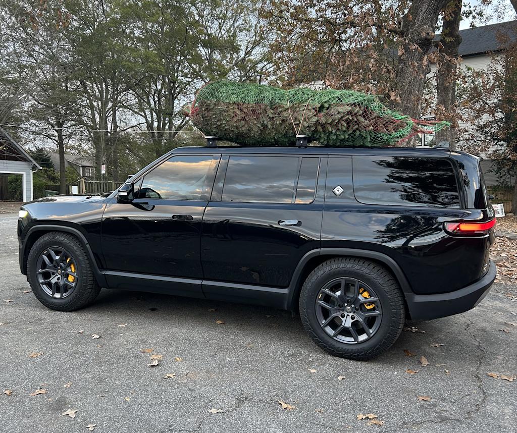 Rivian R1T R1S ATL_R1S Midnight Black Build IMG_1297