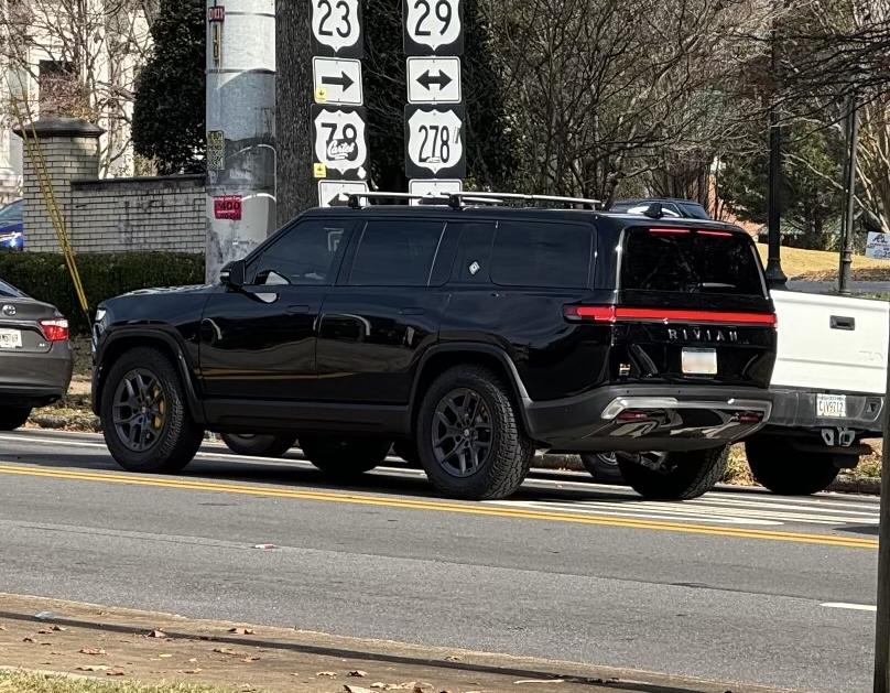 Rivian R1T R1S ATL_R1S Midnight Black Build IMG_4857