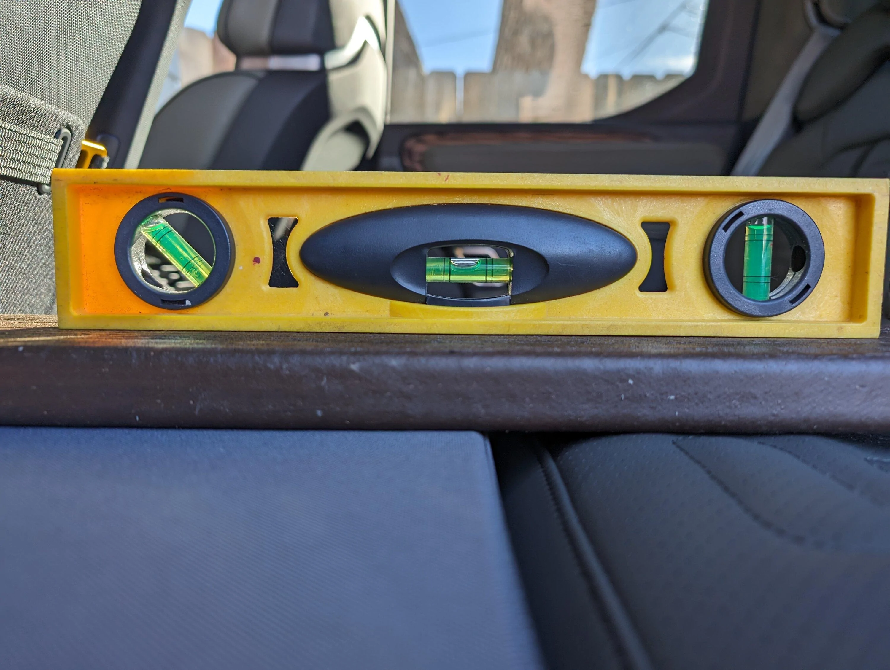 Rivian R1T R1S Any dog owners using this Orvis seat extender? PXL_20231128_204236033.MP