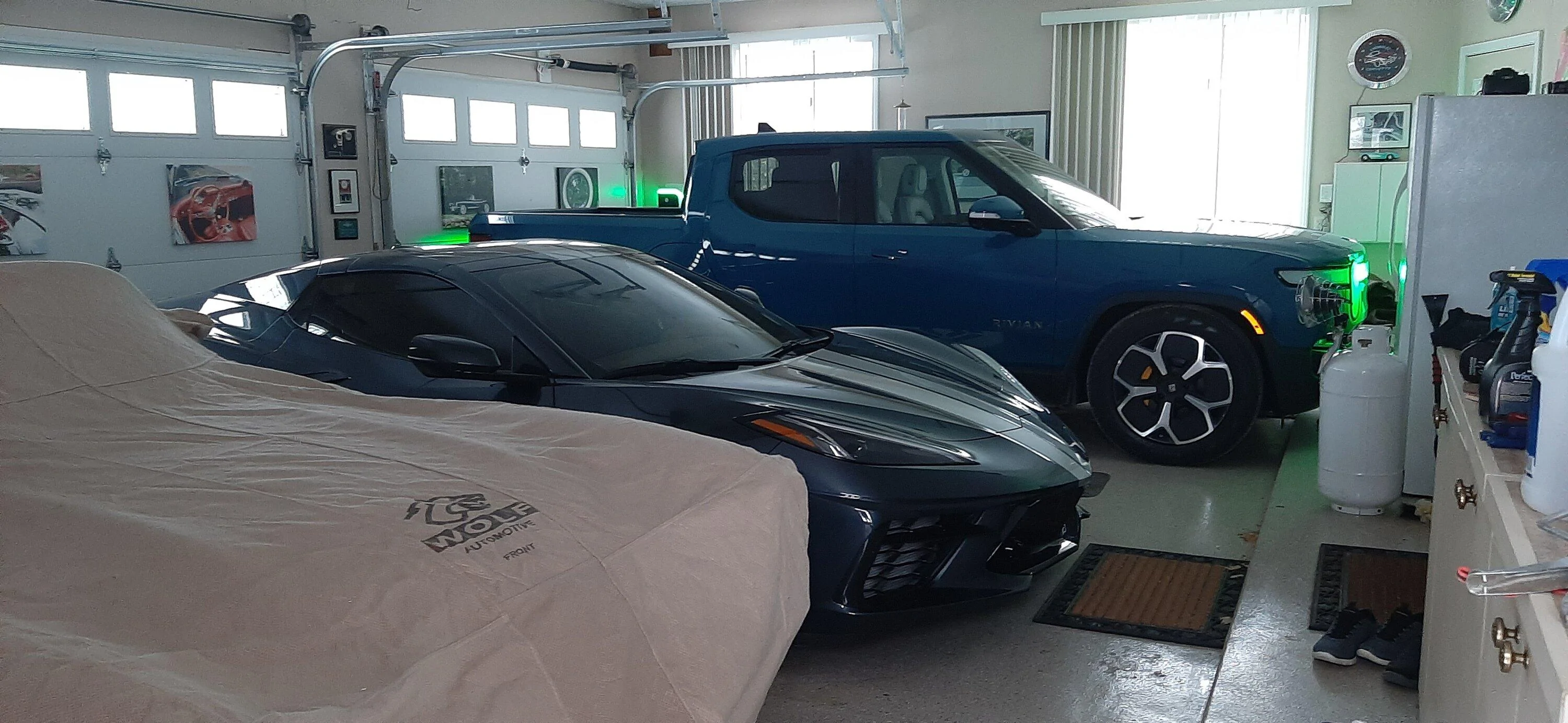 Rivian R1T R1S It fits! rivian garag