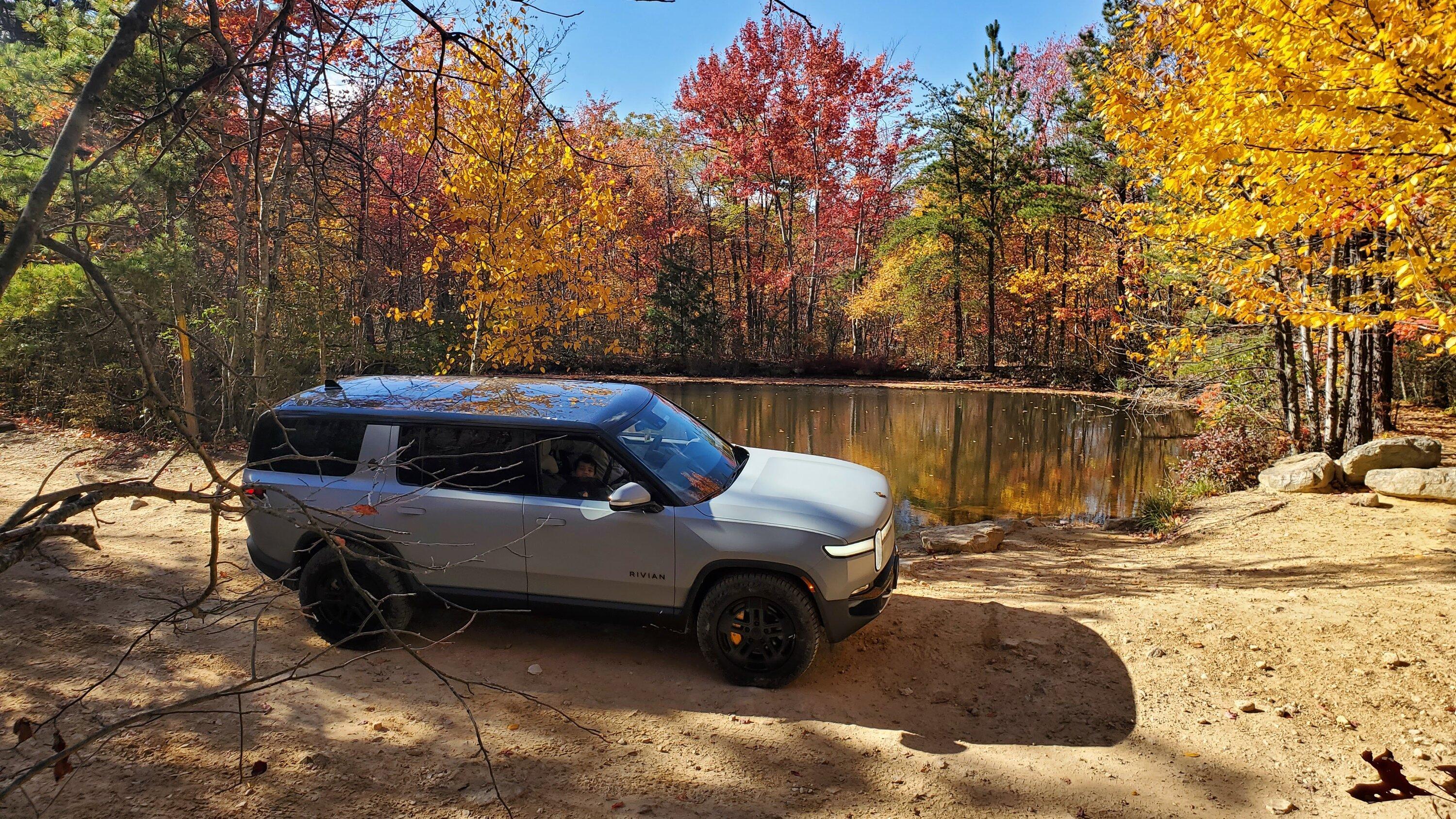 Rivian R1T R1S Conflicted on Purchasing R1S 20231022_145108