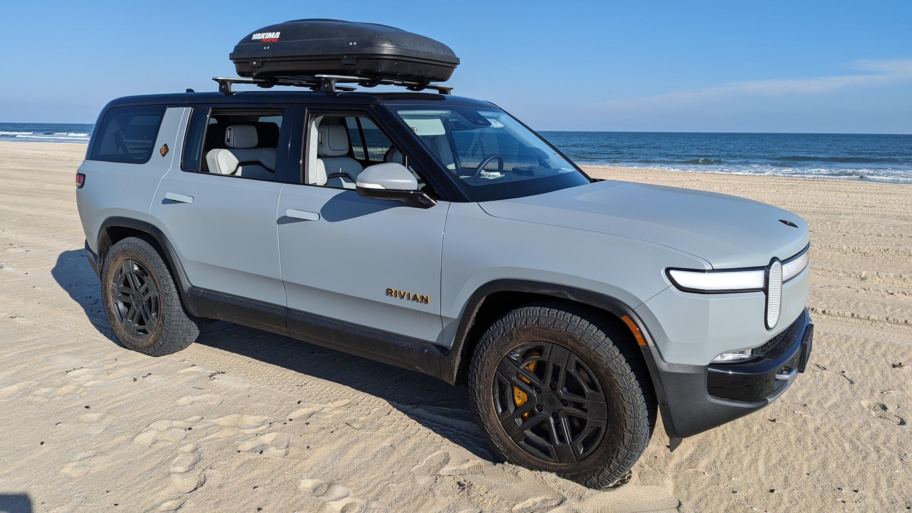Rivian R1T R1S Conflicted on Purchasing R1S PXL_20231111_190043074