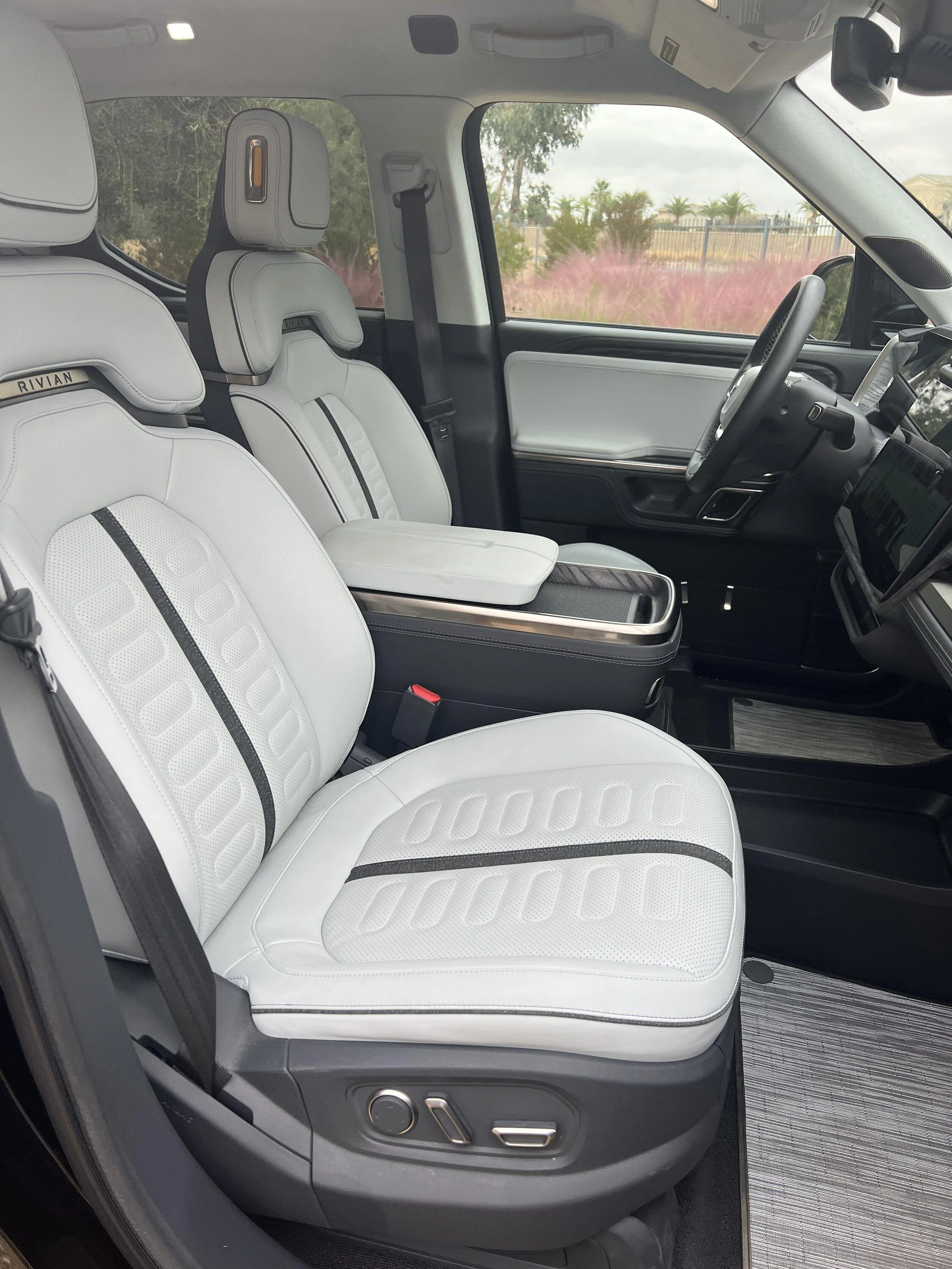 Rivian R1T R1S 2022 R1T Adventure Package-  $72,000  -Midnight Exterior, Ocean Coast Interior Photo Oct 23 2023, 1 09 00 PM