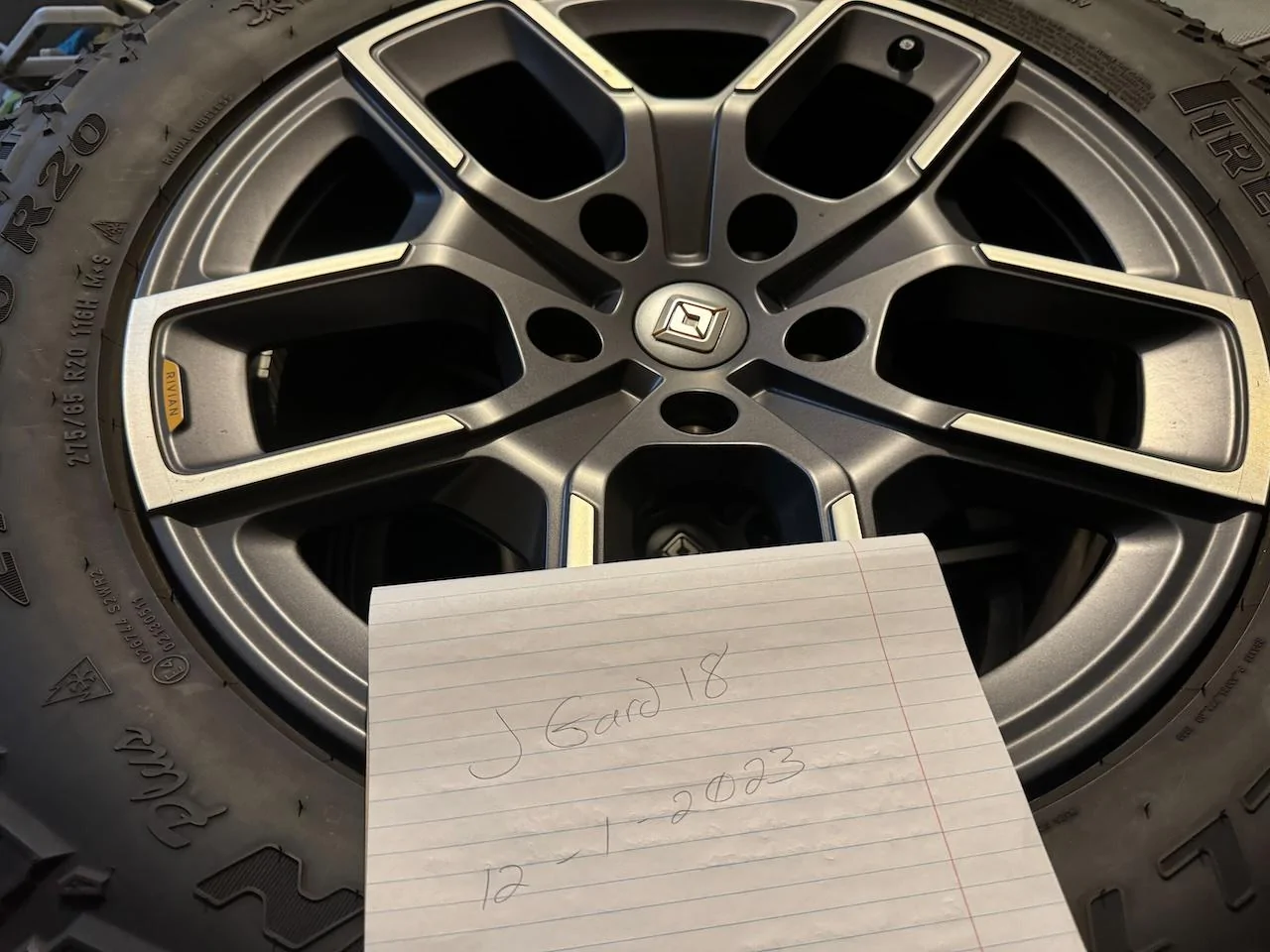 Rivian R1T R1S FS: 20" AT wheels and tires Wheels1