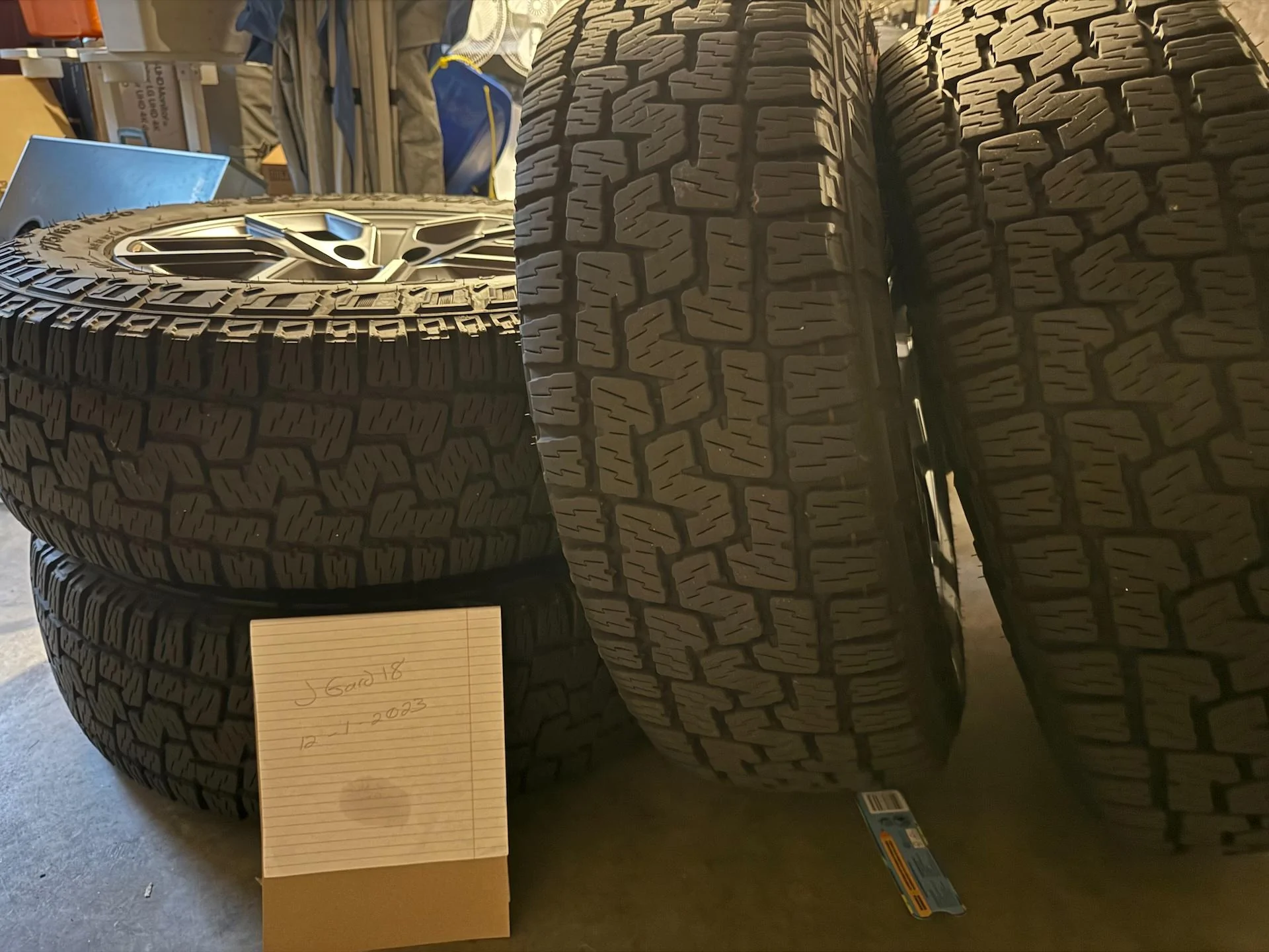 Rivian R1T R1S FS: 20" AT wheels and tires Wheels2