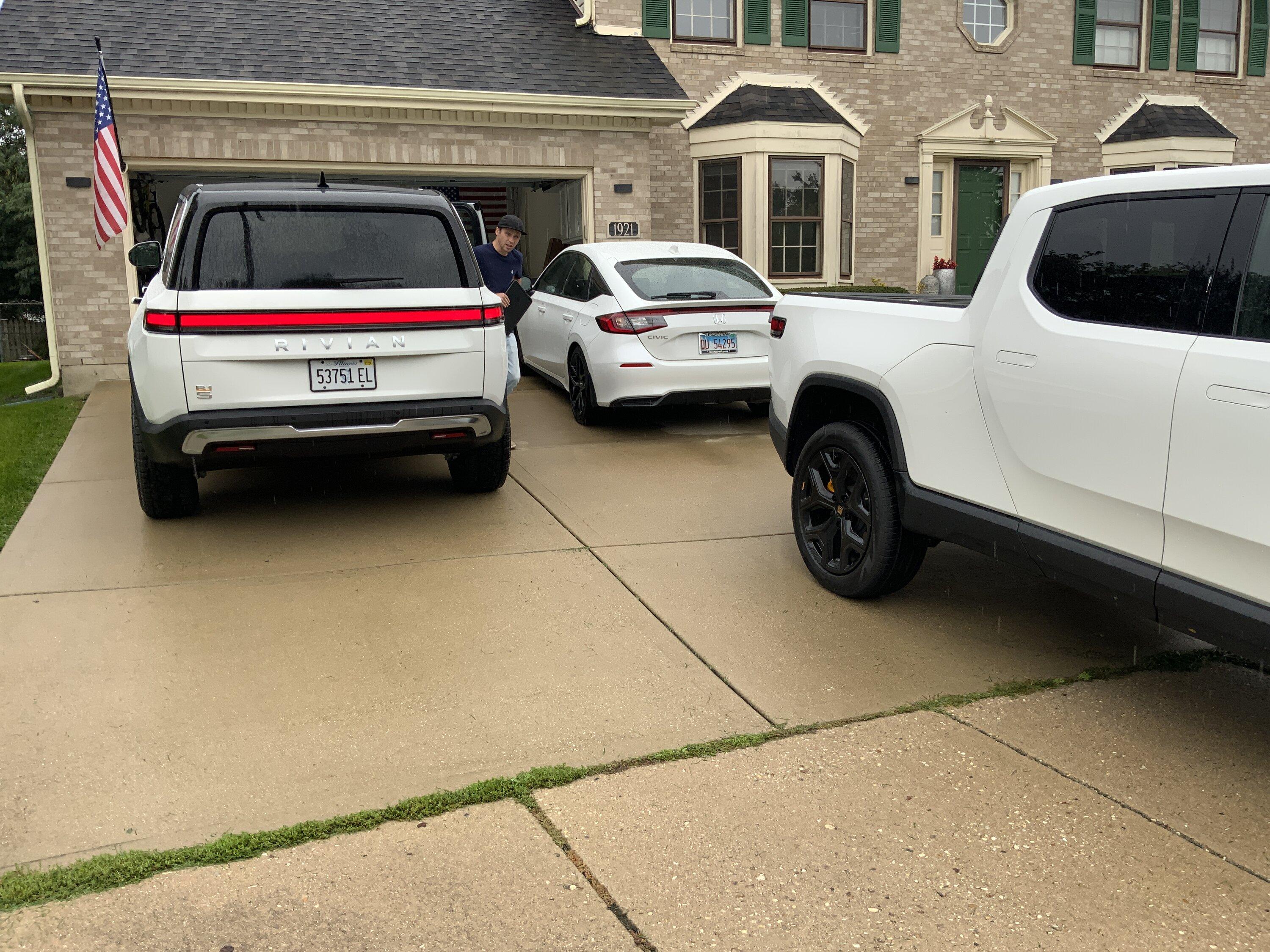 Rivian R1T R1S Why R1T outselling Lightning 4-1? IMG_5290