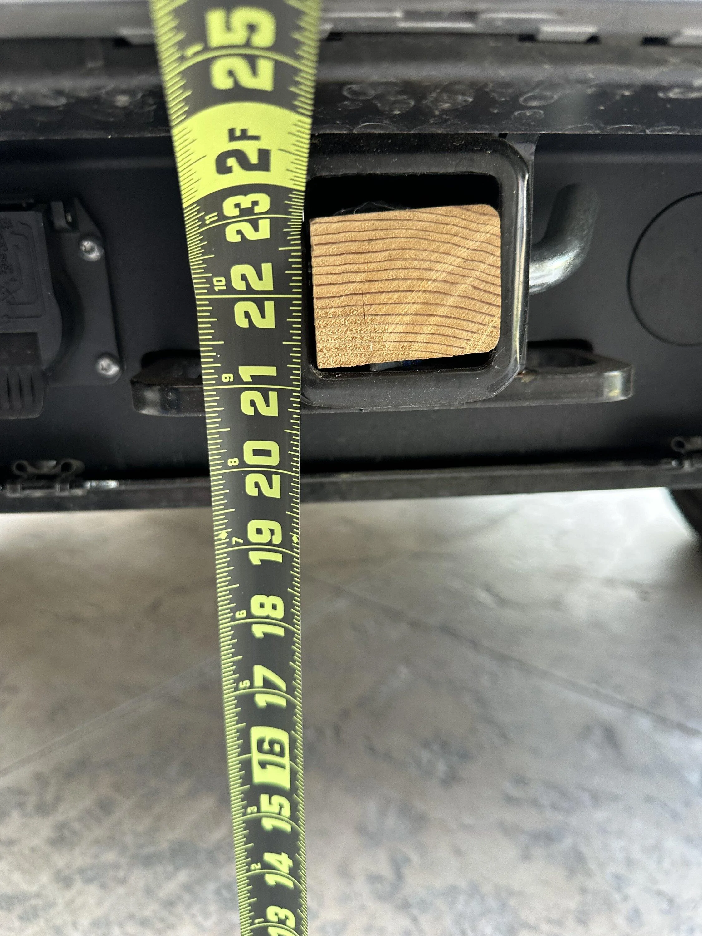Rivian R1T R1S 2023 R1S Receiver Hitch Height IMG_9392