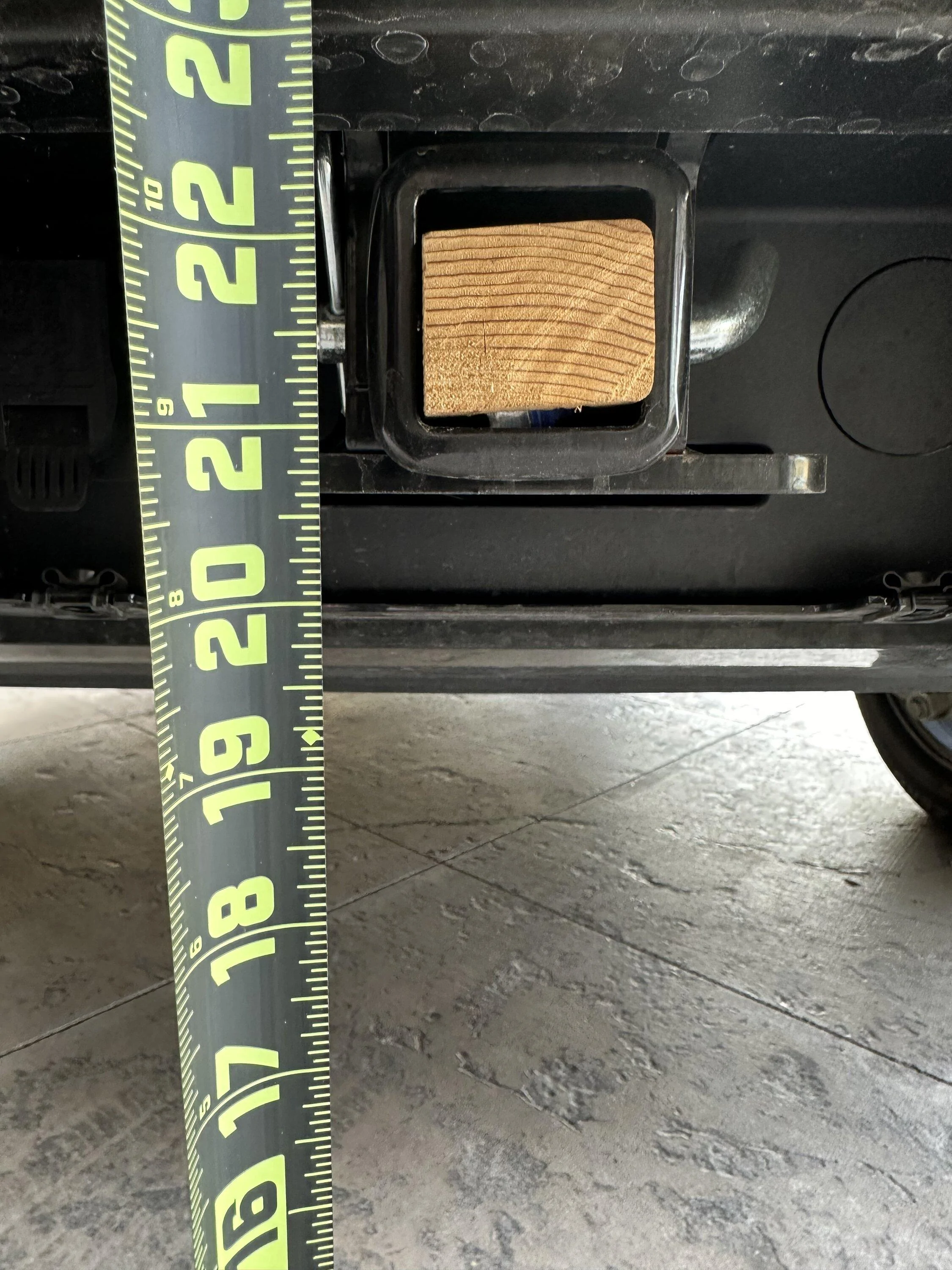 Rivian R1T R1S 2023 R1S Receiver Hitch Height IMG_9391