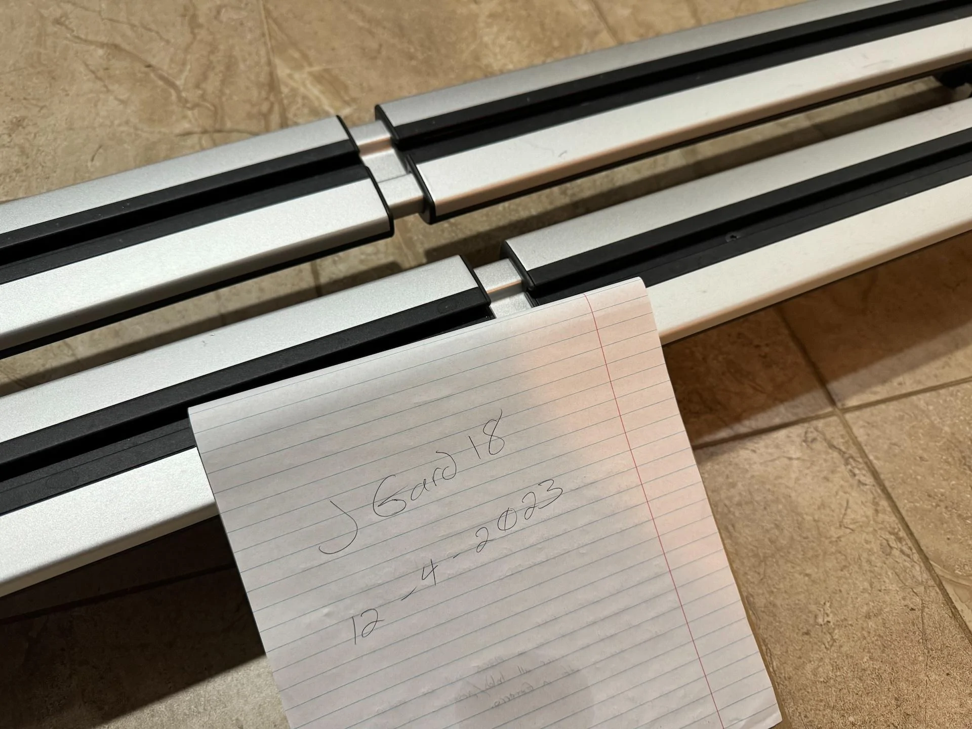 Rivian R1T R1S FS: Rivian cargo crossbars crossbars1