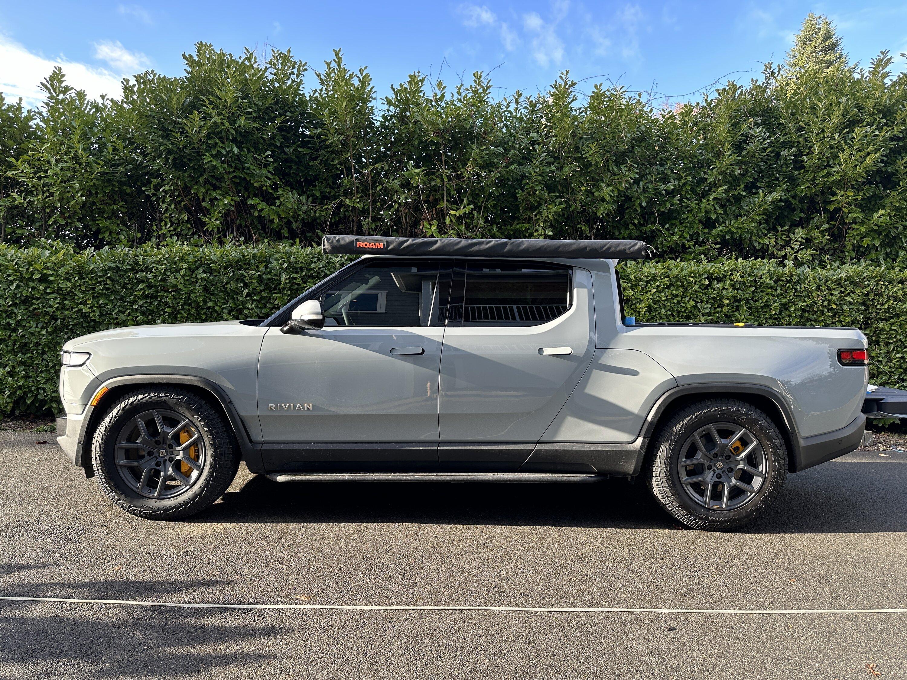 Rivian R1T R1S Awning without crossbars -- my setup IMG_1406.JPG