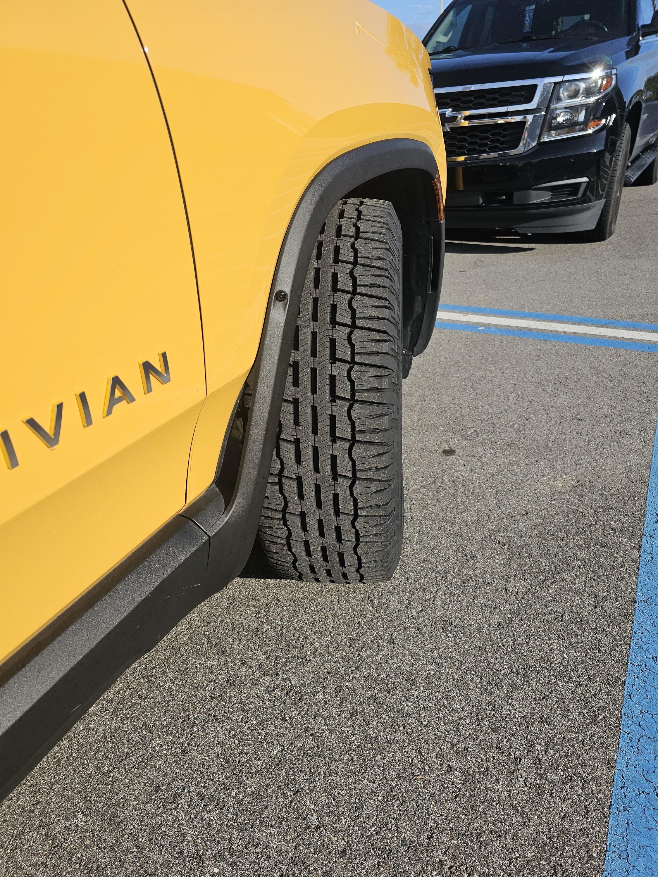 Rivian R1T R1S Michelin Defender LTX Platinum 20231204_152050