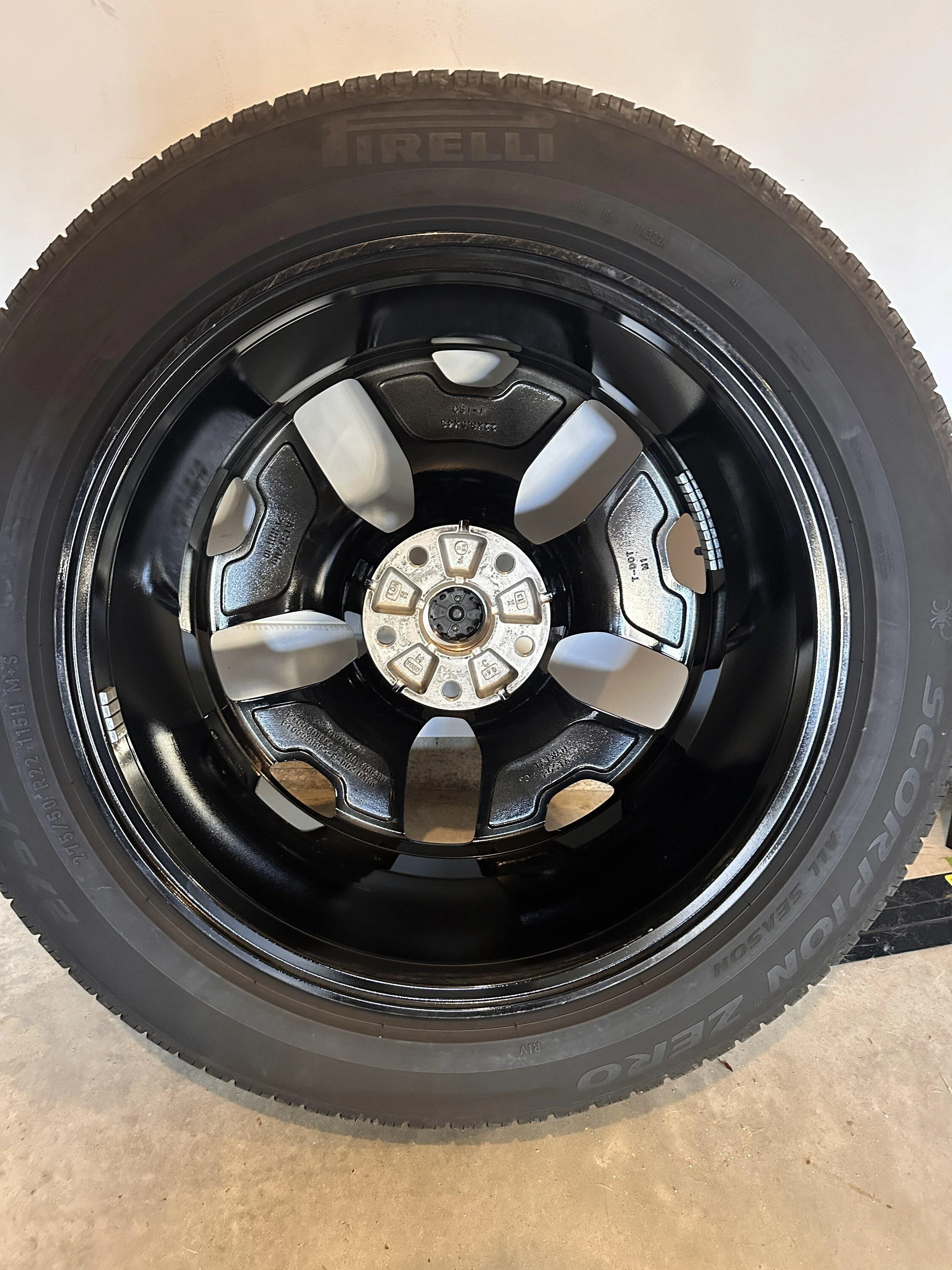 Rivian R1T R1S FS - Set of 22" Sport Brights with TPMS and Center Caps IMG_3651
