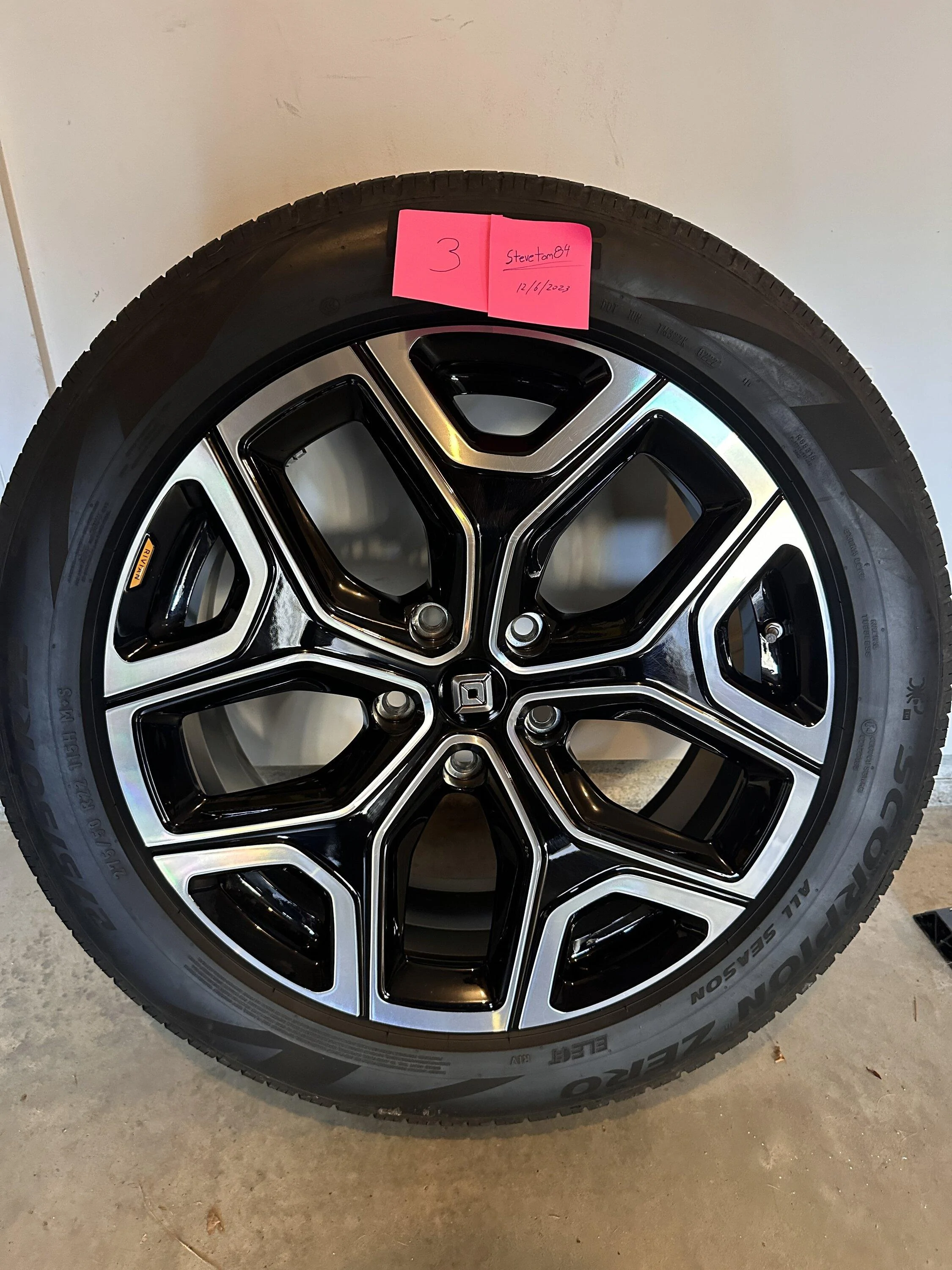 Rivian R1T R1S FS - Set of 22" Sport Brights with TPMS and Center Caps IMG_3652