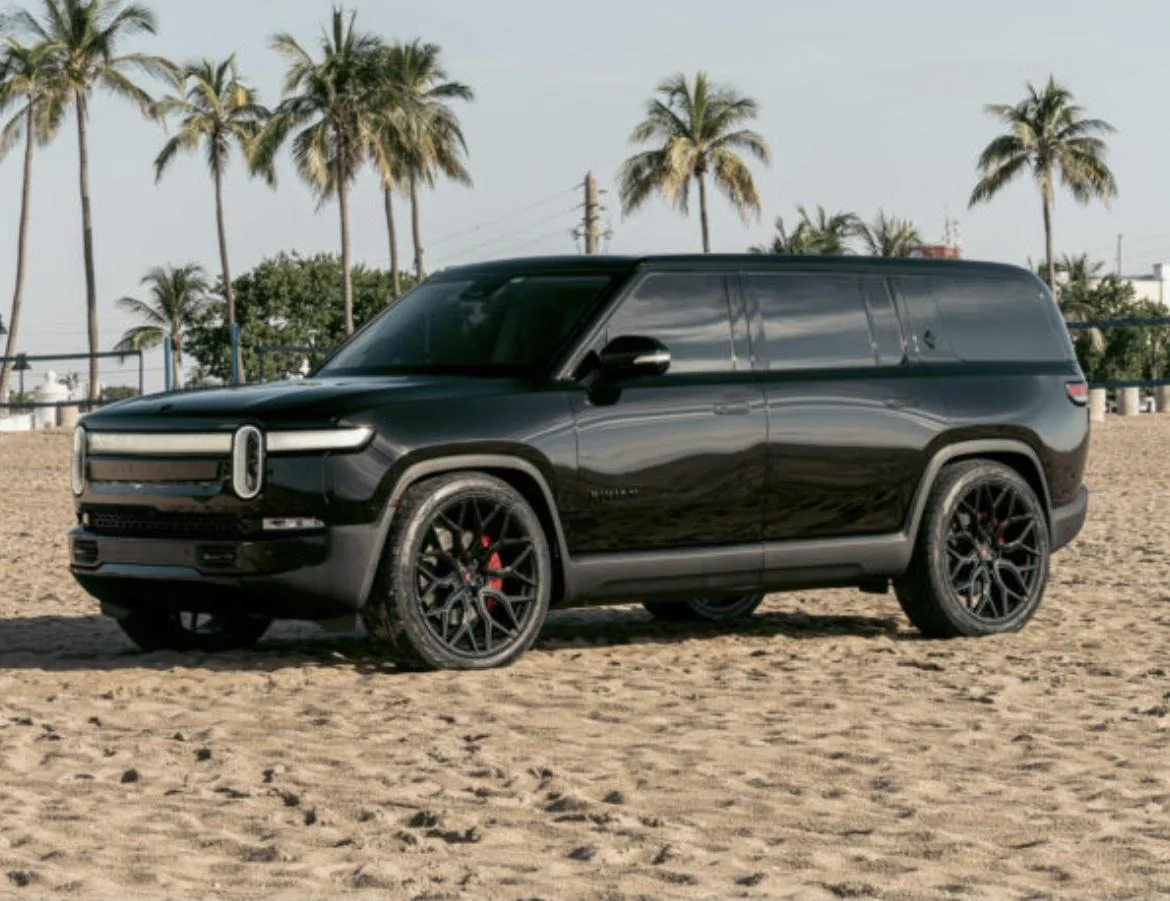 Rivian R1T R1S 24" wheels on R1S E0AEEFB9-DD01-4333-9784-3C506172F03C