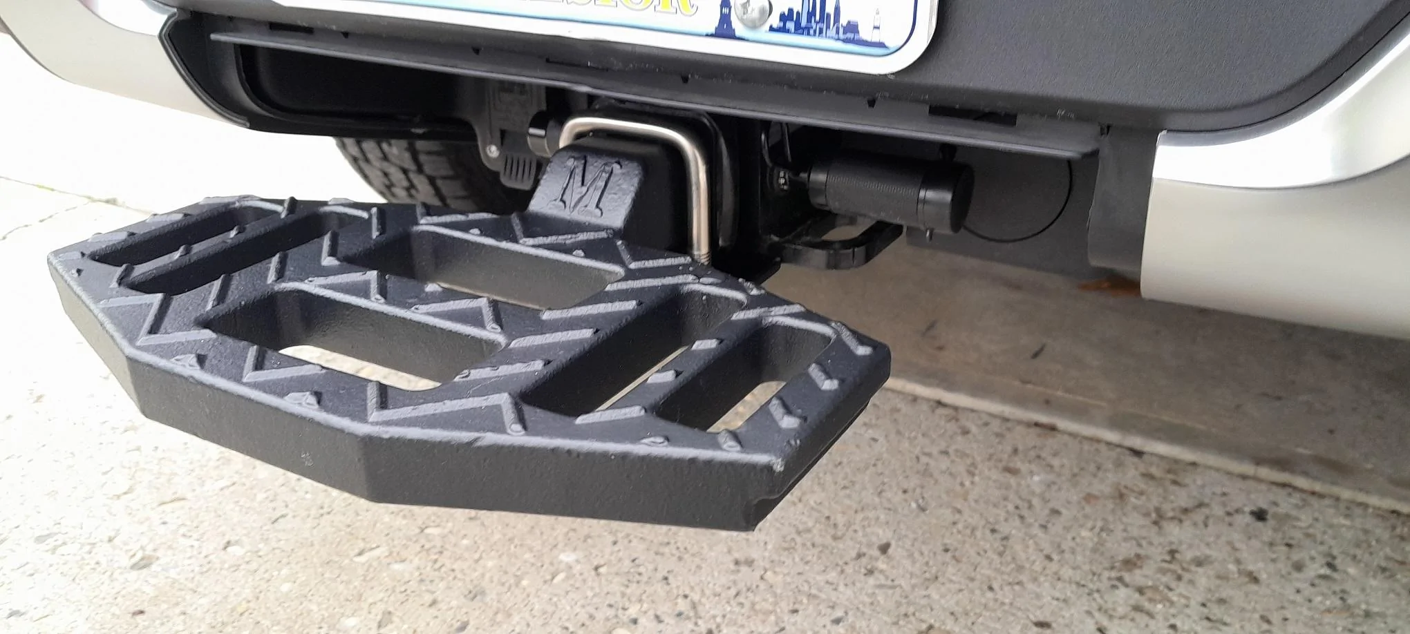 Rivian R1T R1S Super Heavy Duty Hitch Step / Bumper Protector with Photos 3