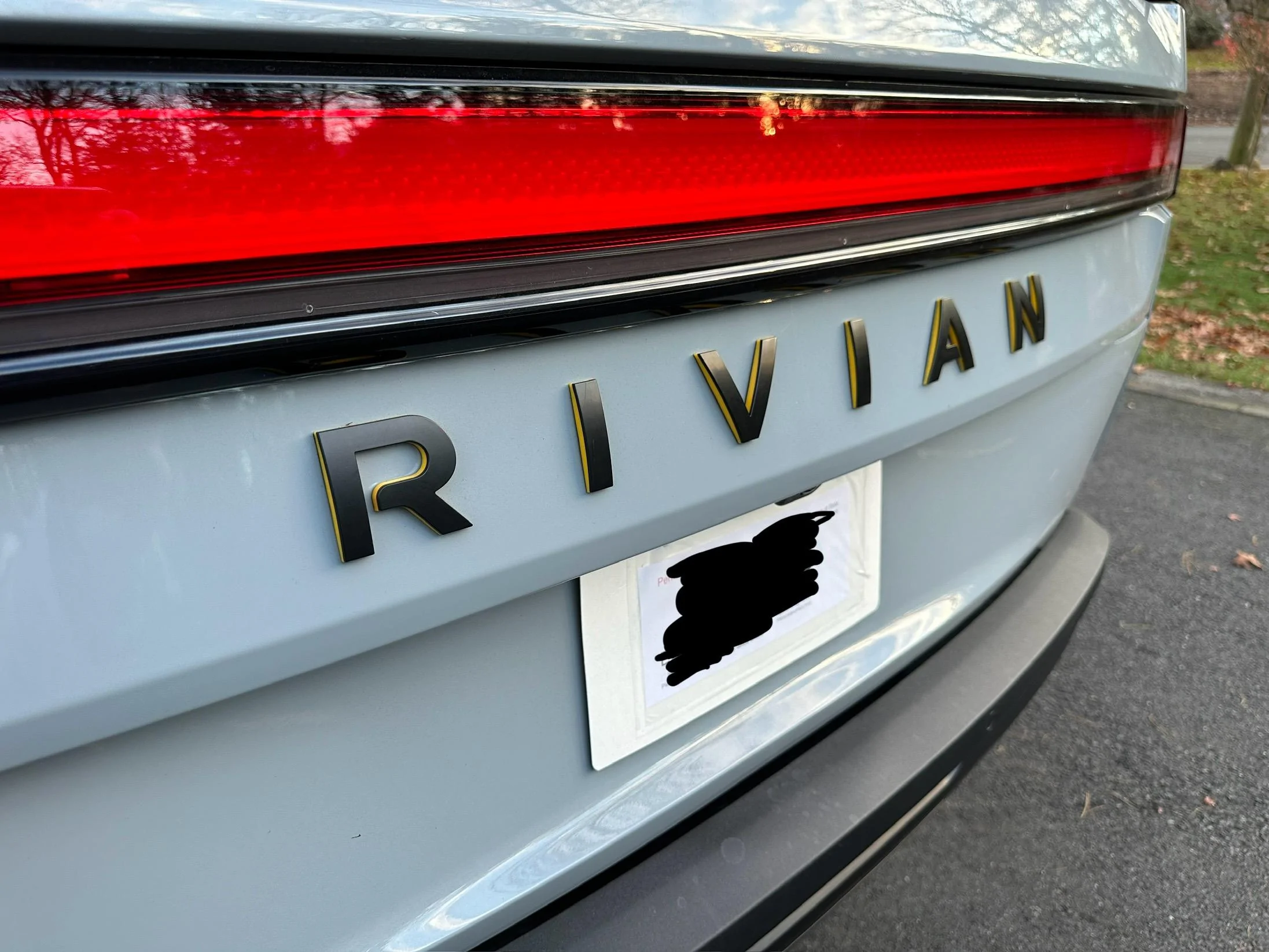 Rivian R1T R1S Anyone black out R1S window trim? IMG_8428