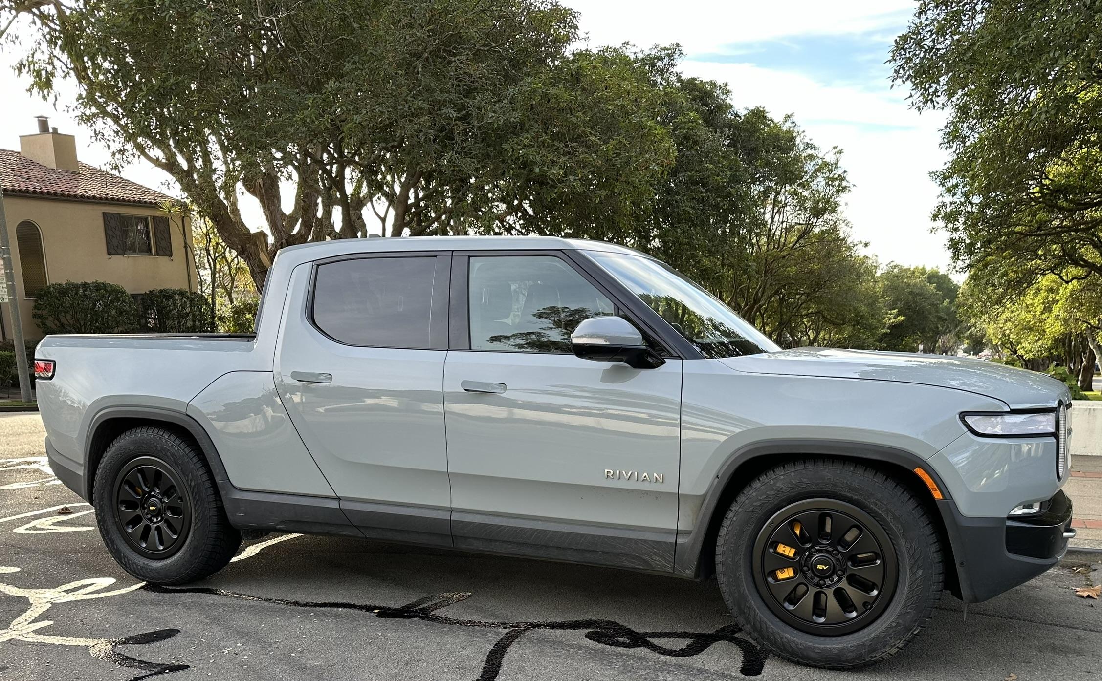 Rivian R1T R1S Installed: EV Sportline R1000 wheels and Nokian Hakkapeliitta LT3 winter tires IMG_0582.JPEG