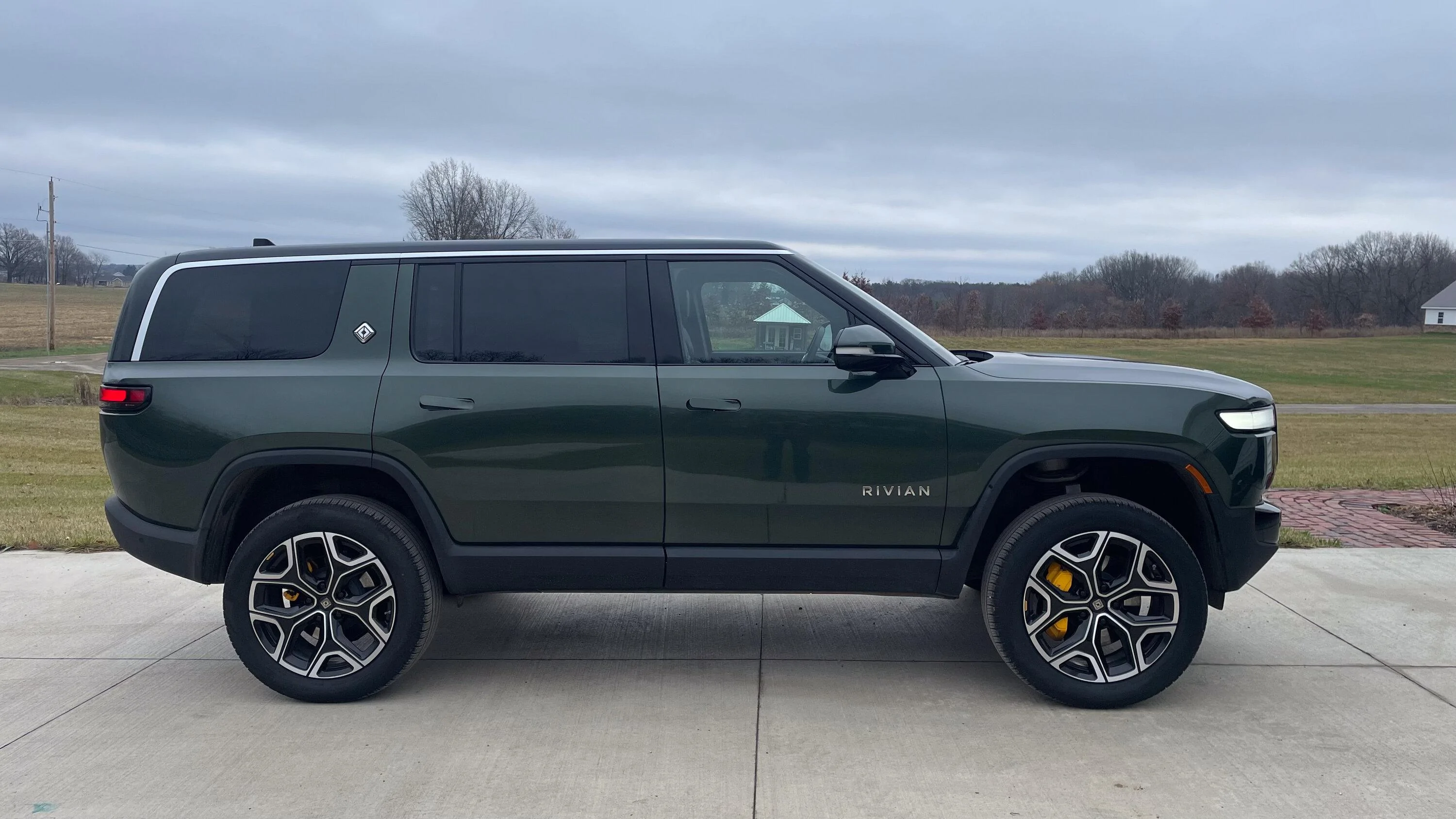 Rivian R1T R1S 20" MSW Wheel w/ Michelin X-ICE Installation Experience IMG_5052