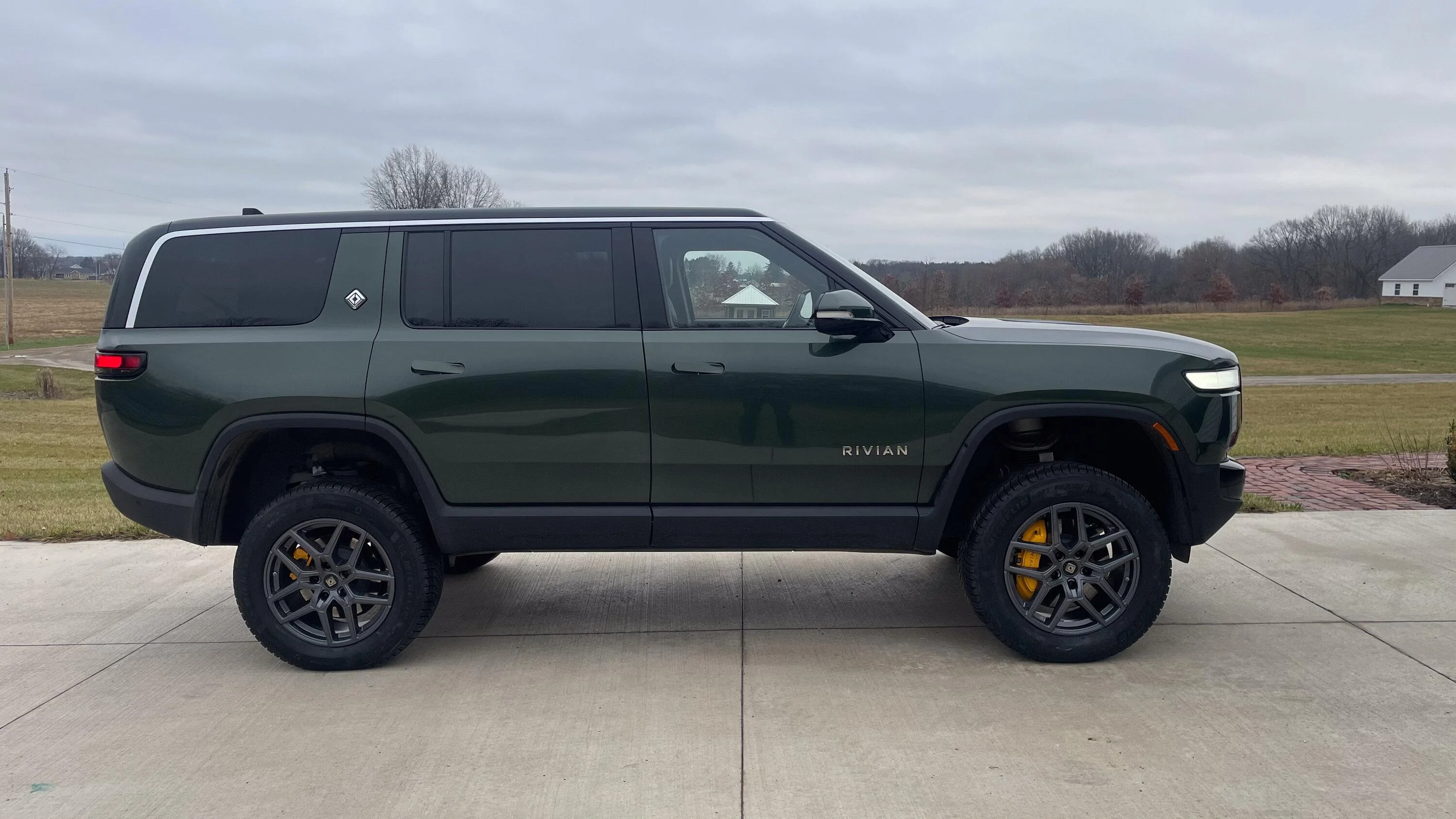 Rivian R1T R1S 20" MSW Wheel w/ Michelin X-ICE Installation Experience IMG_5056