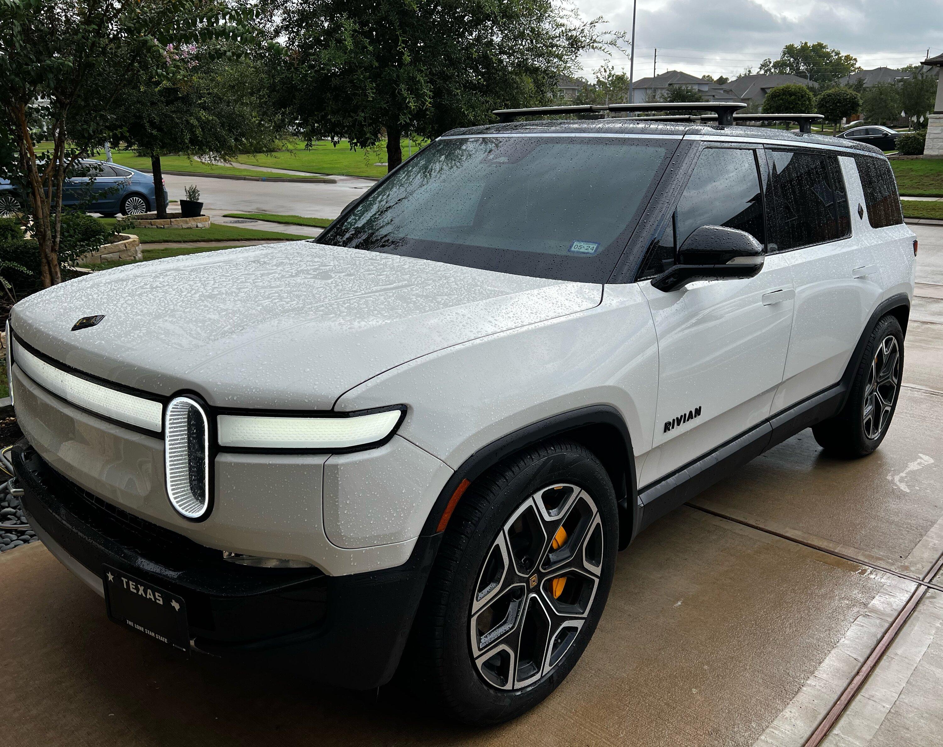 Rivian R1T R1S Adding crossbars? IMG_8187