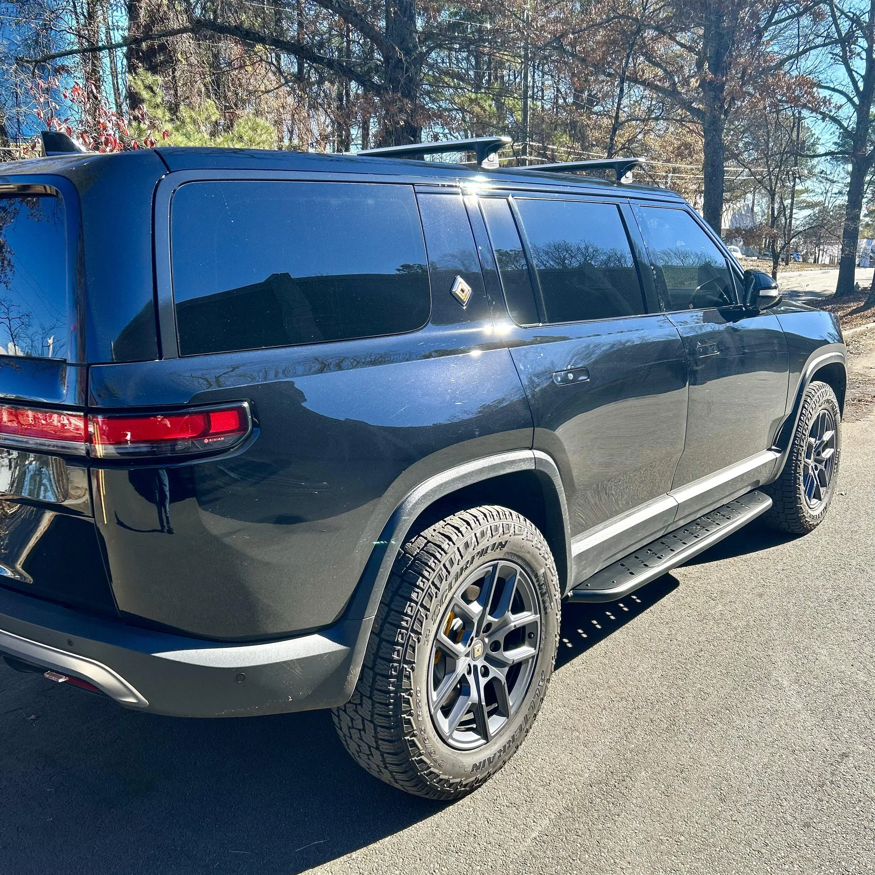 Rivian R1T R1S ATL_R1S Midnight Black Build IMG_1431