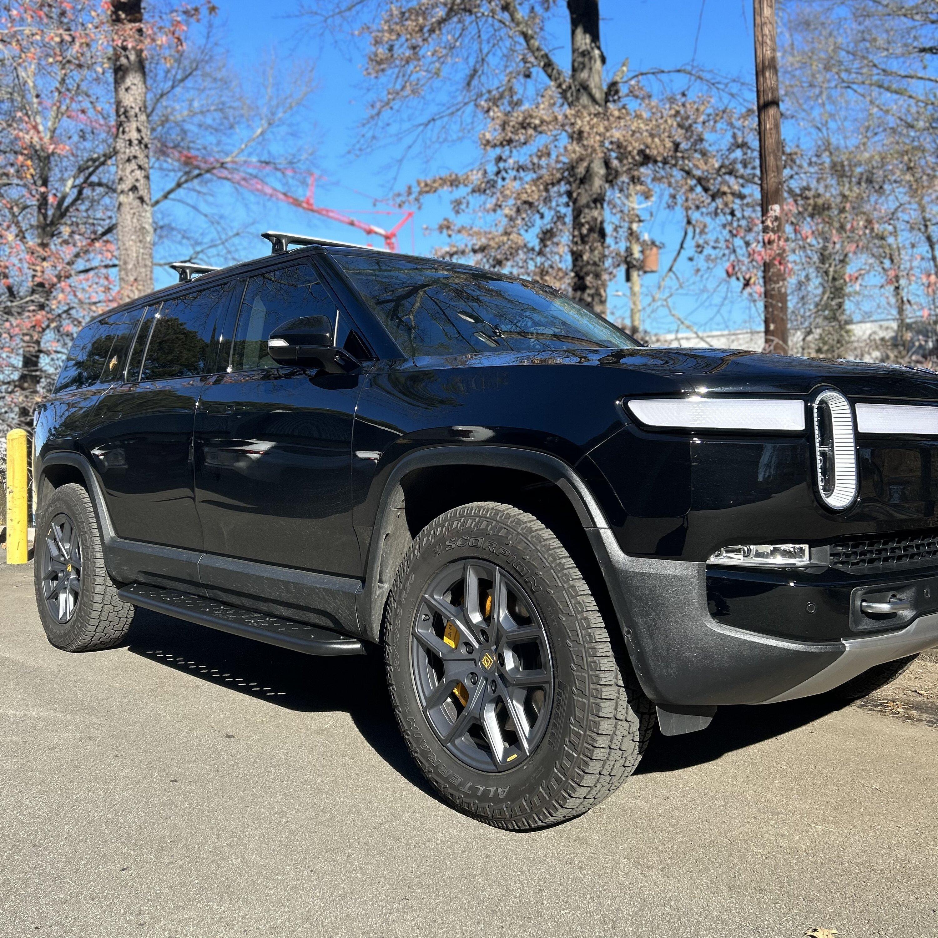 Rivian R1T R1S ATL_R1S Midnight Black Build IMG_1429