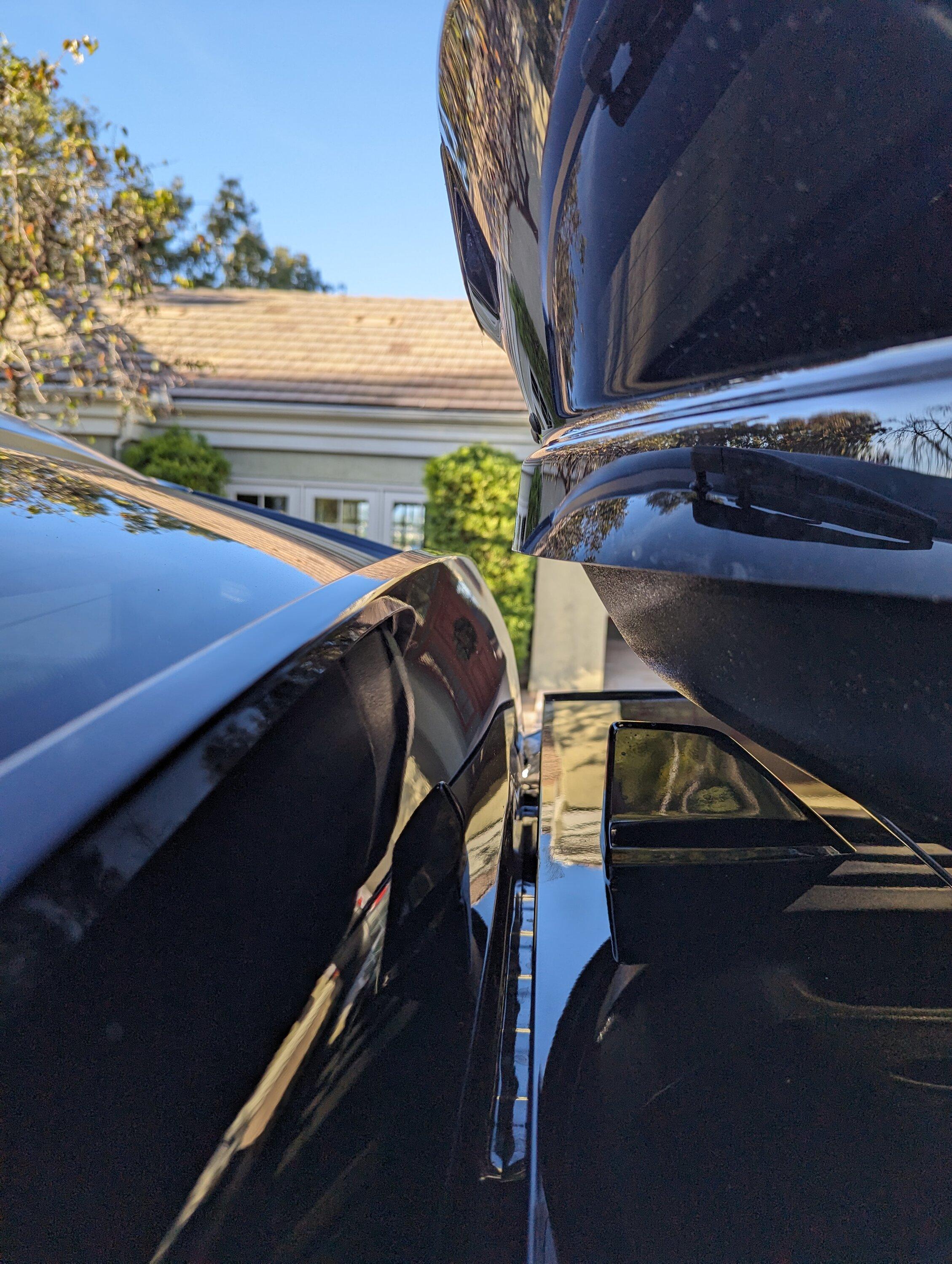 Rivian R1T R1S Thule Motion XT XL cargo box fits well on R1S roof crossbars PXL_20231216_232033119