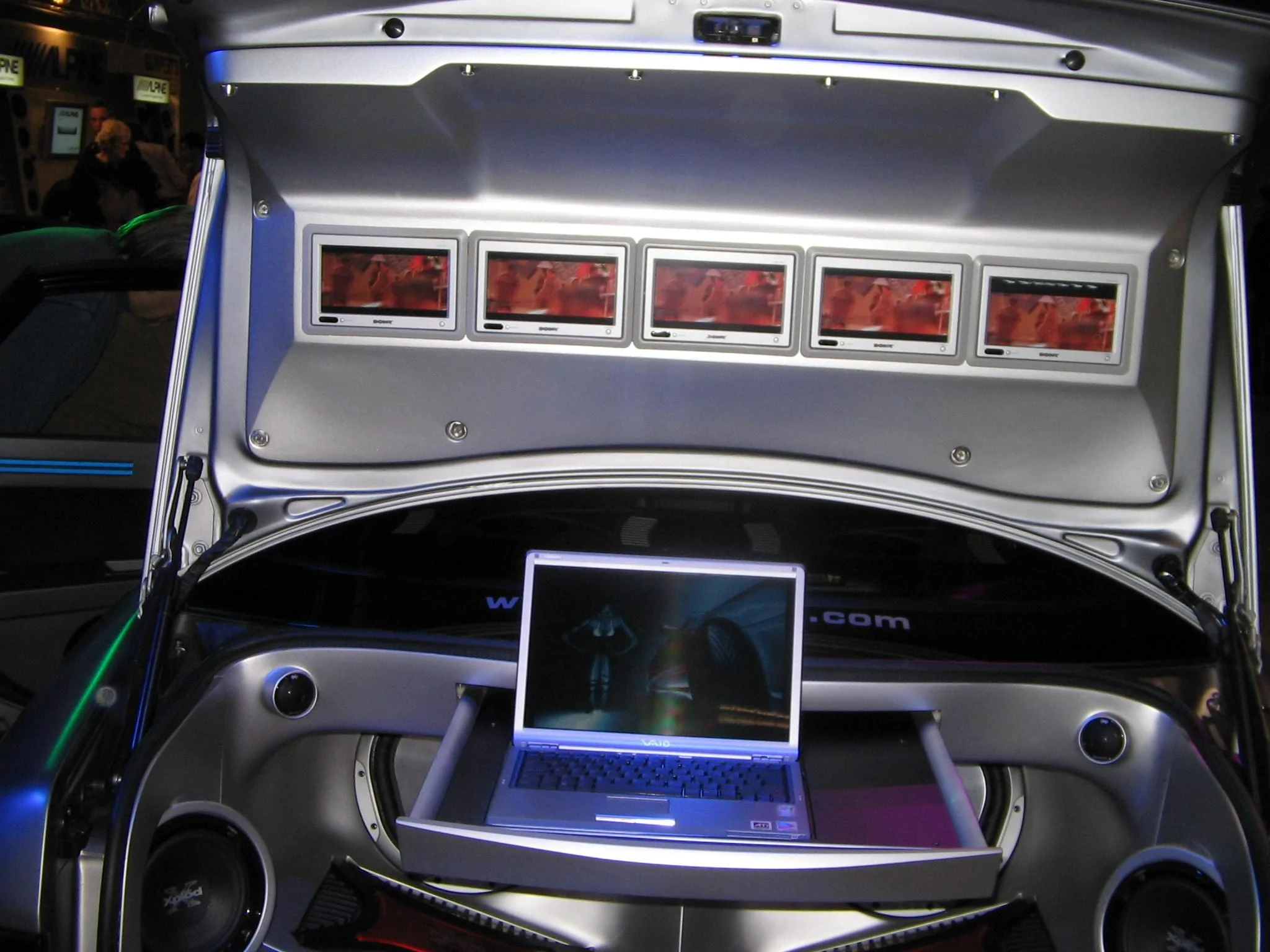 Rivian R1T R1S Now would be great for Rivian to add Disney, Netflix 1702921854532
