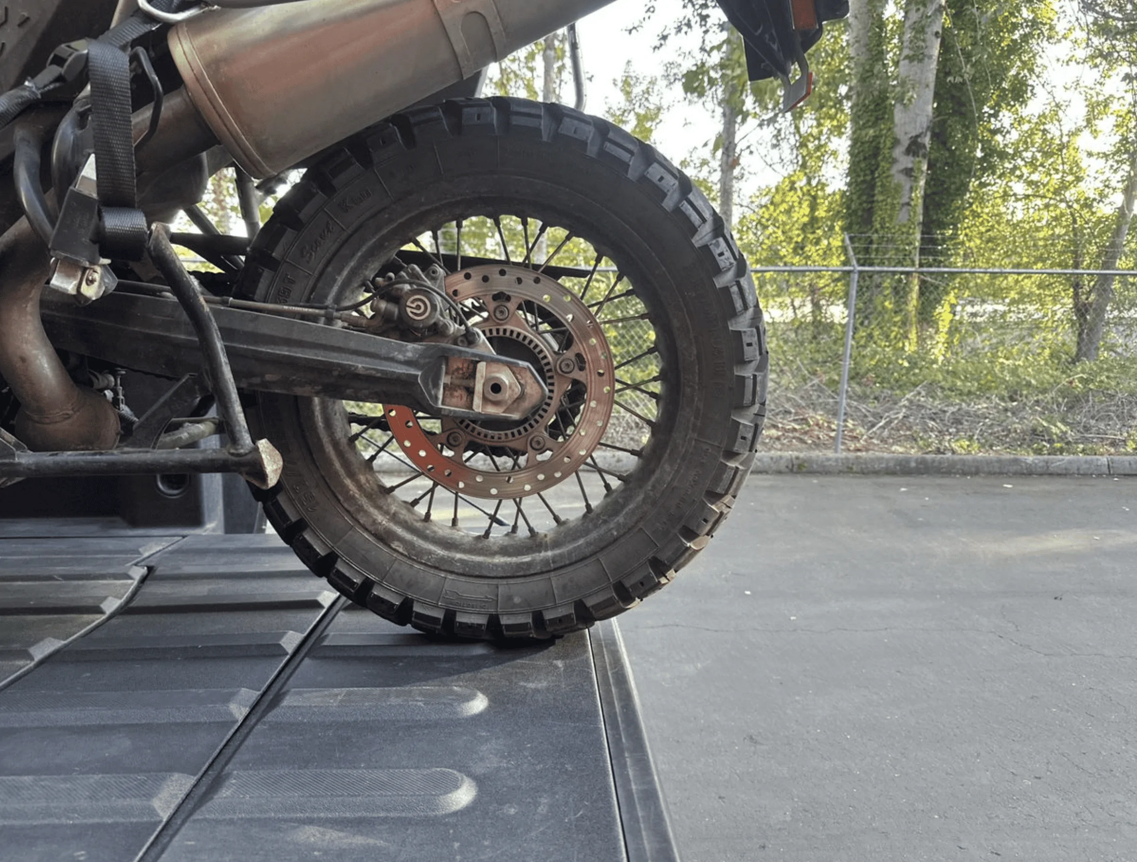 Rivian R1T R1S R1T + Royal Enfield Himalayan (Motorcycle in bed) 1702925273353