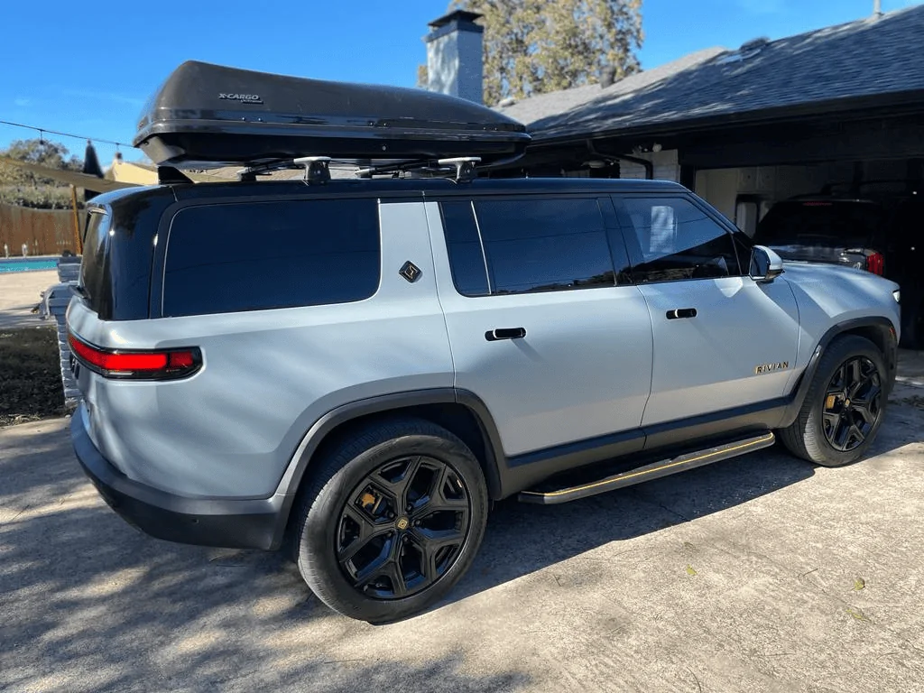 Rivian R1T R1S Thule Motion XT XL cargo box fits well on R1S roof crossbars 1702927150363