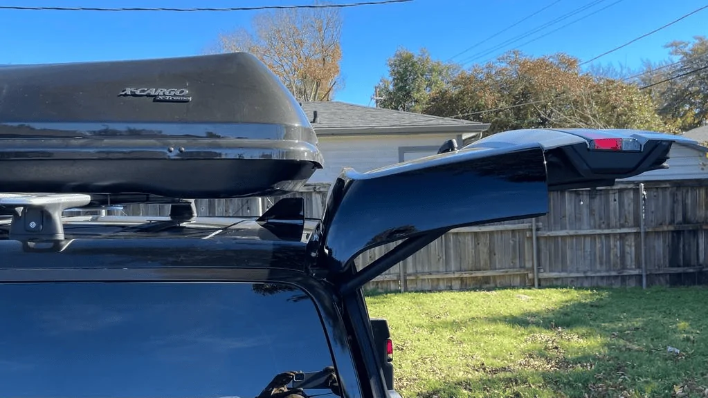 Rivian R1T R1S Thule Motion XT XL cargo box fits well on R1S roof crossbars 1702927182230