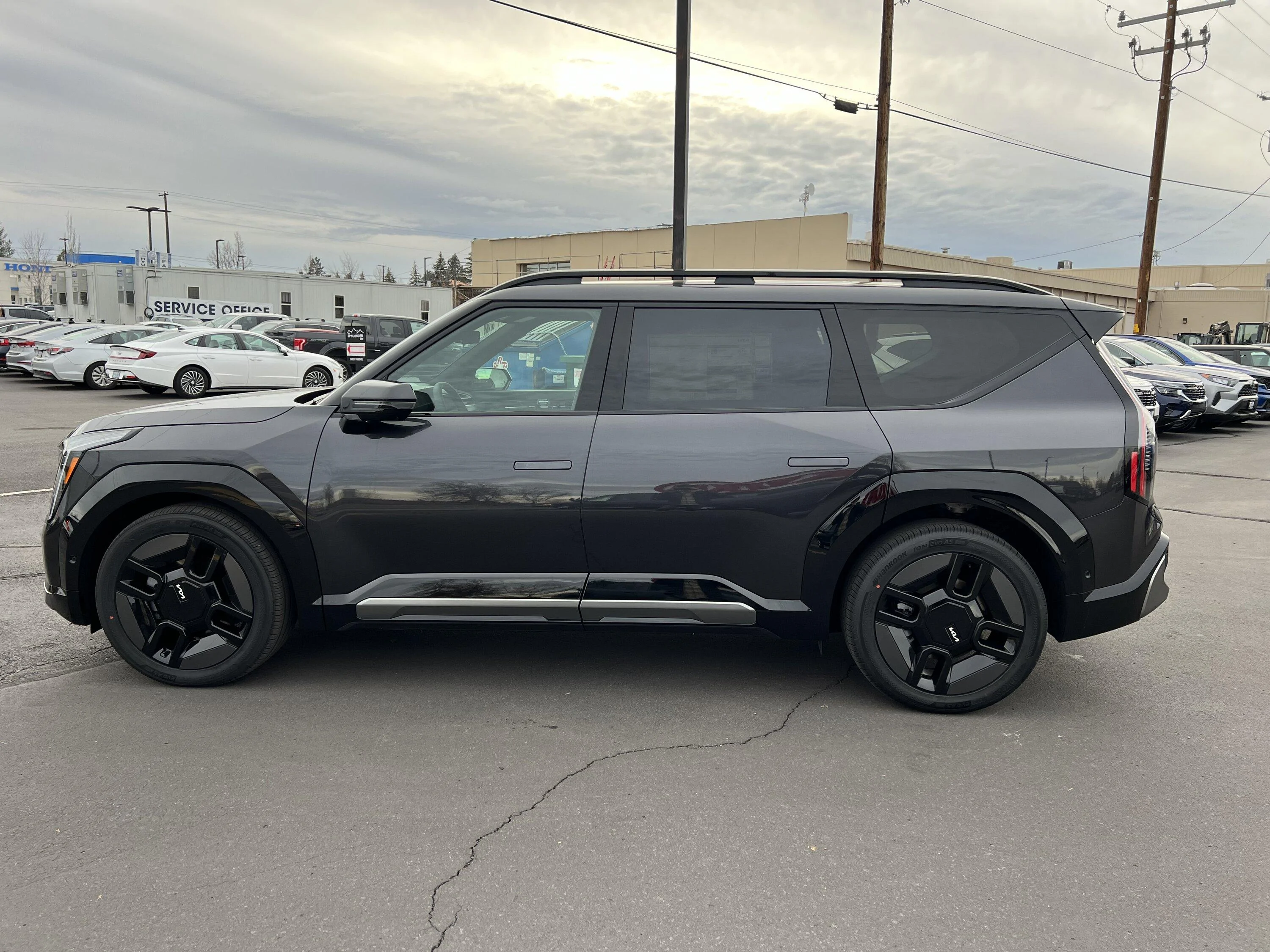 Rivian R1T R1S Apparently my EV9 preorder is coming next week… IMG_8128