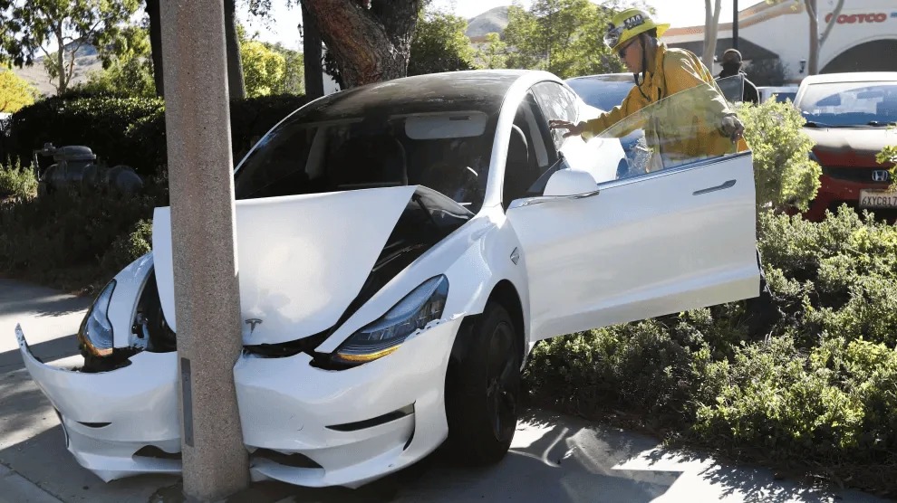 Rivian R1T R1S Tesla Drivers Have More Car Crashes... 1703012245225