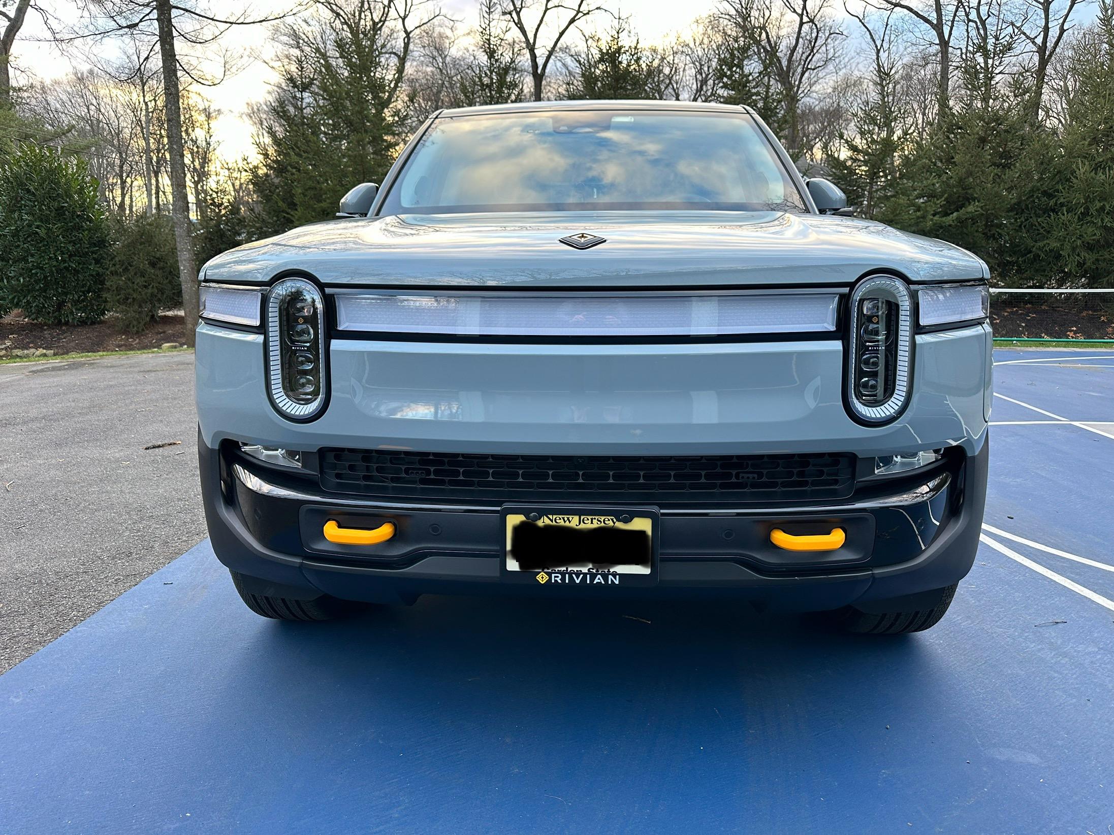 Rivian R1T R1S My Limestone OC R1S with: chrome-delete/powder-coated 21s, CarPlay screen/hi-def dashcam and misc. accessories IMG_8854