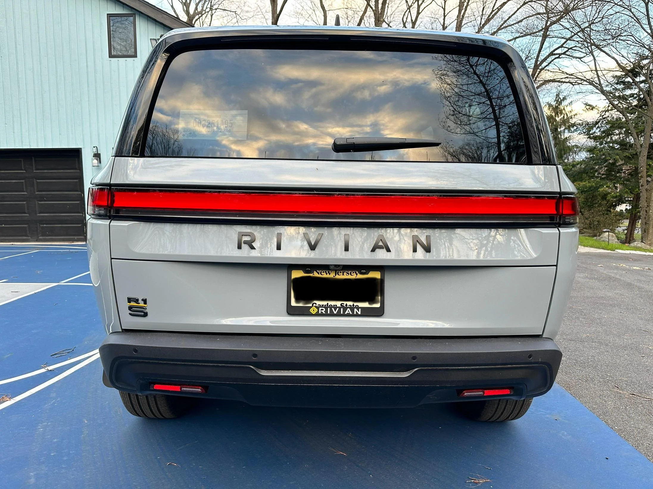 Rivian R1T R1S My Limestone OC R1S with: chrome-delete/powder-coated 21s, CarPlay screen/hi-def dashcam and misc. accessories IMG_8856